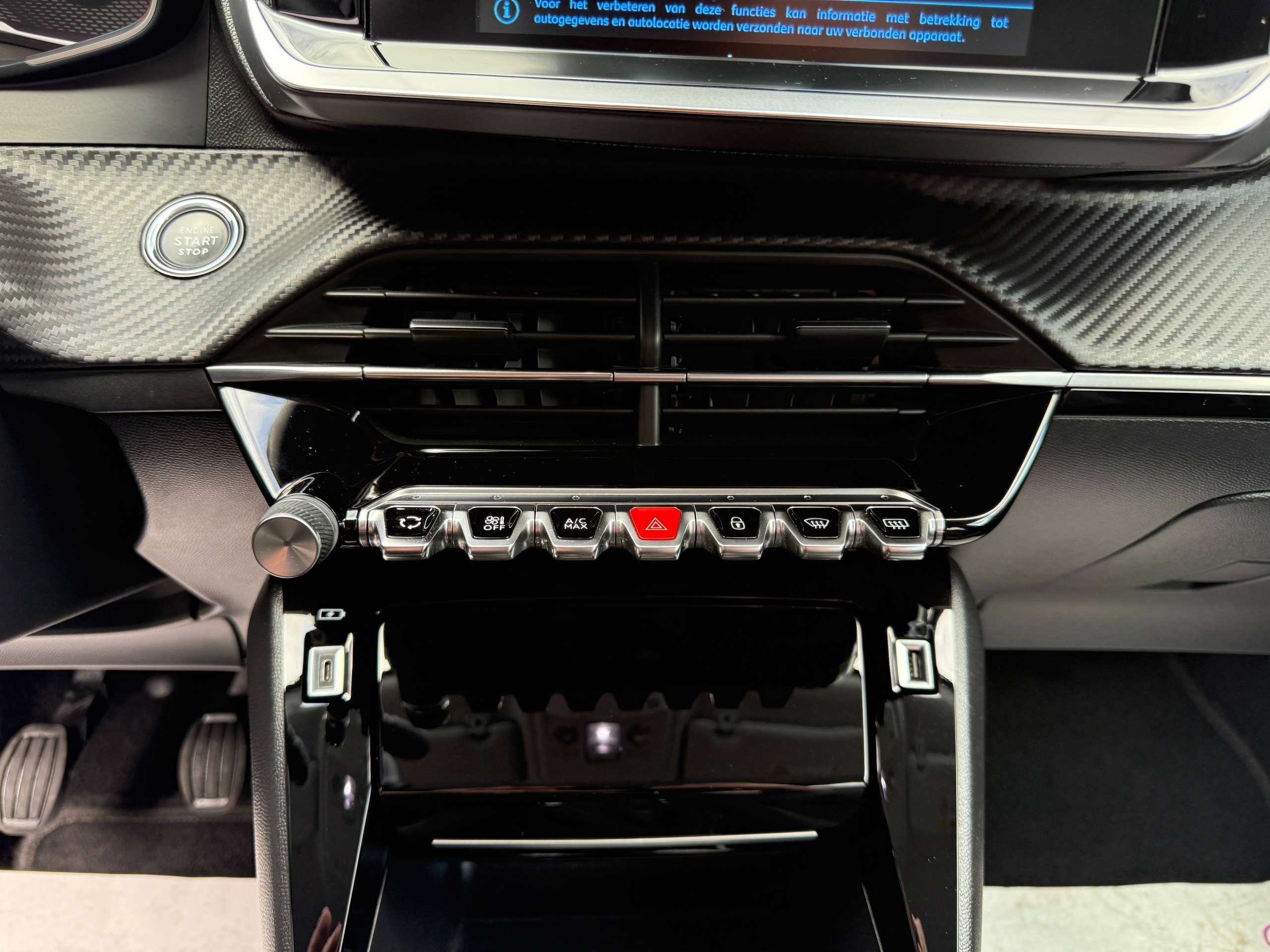 6f0346dc-58e6-4e45-852e-6029b1bae06721-peugeot-2008-1-2i-allure-full-led-zwart-leder-carplay-dab-trekhaak-alu-carpass.jpg