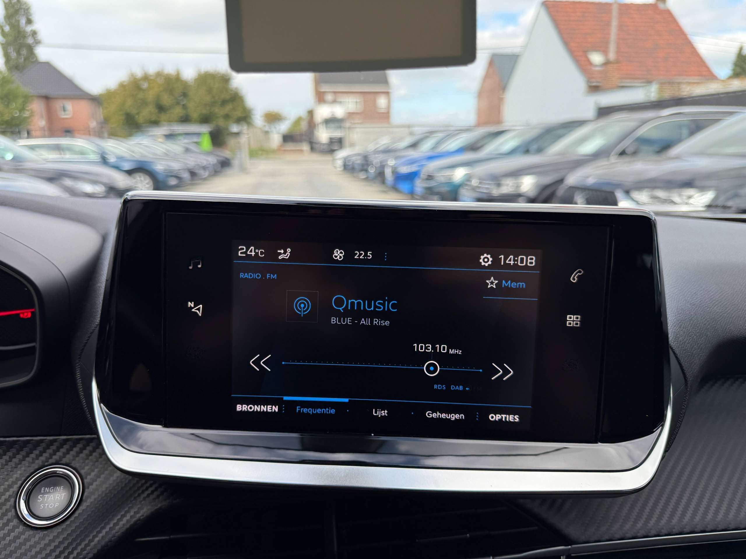 6f0346dc-58e6-4e45-852e-6029b1bae06723-peugeot-2008-1-2i-allure-full-led-zwart-leder-carplay-dab-trekhaak-alu-carpass.jpg