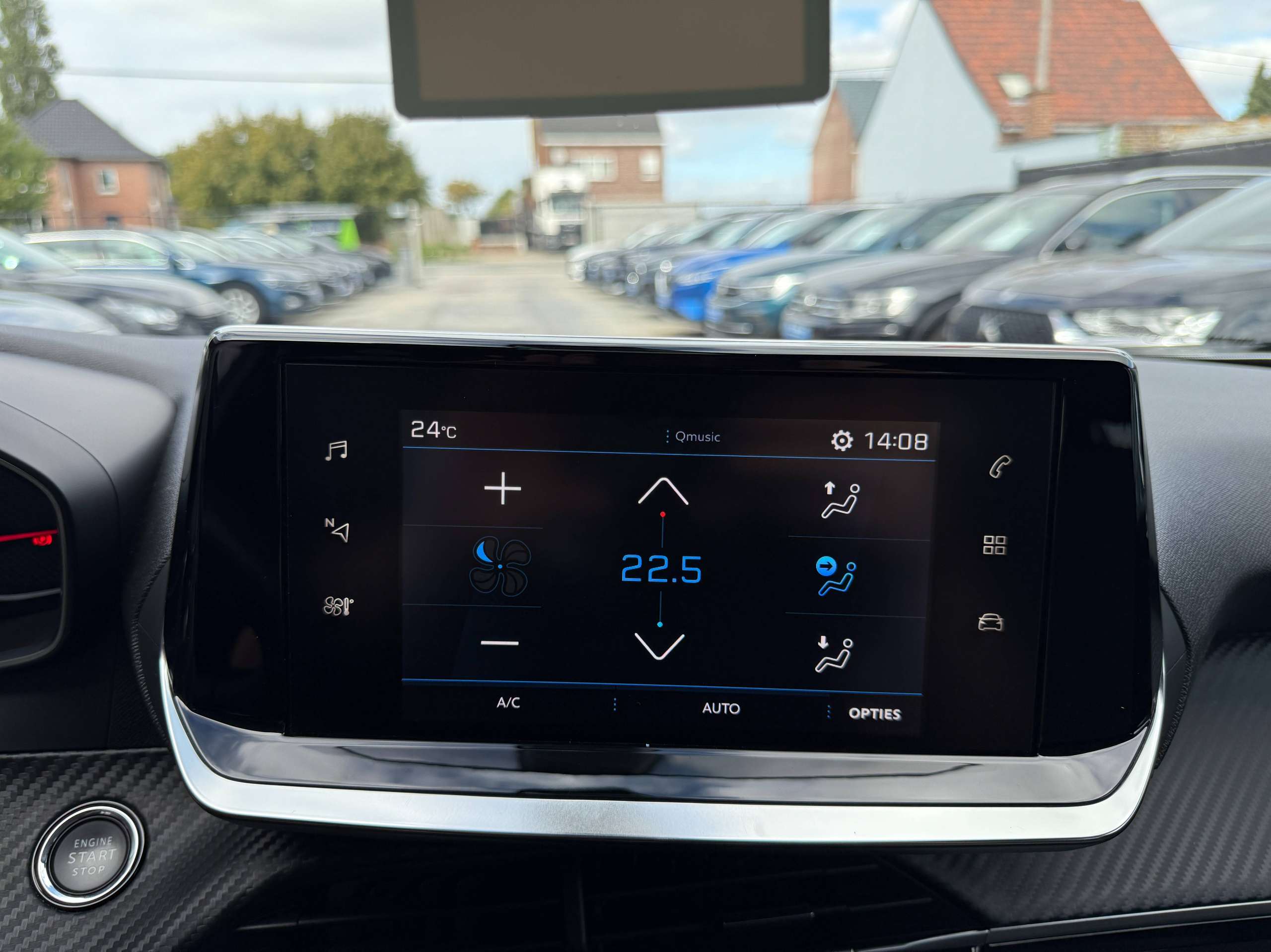 6f0346dc-58e6-4e45-852e-6029b1bae06724-peugeot-2008-1-2i-allure-full-led-zwart-leder-carplay-dab-trekhaak-alu-carpass.jpg