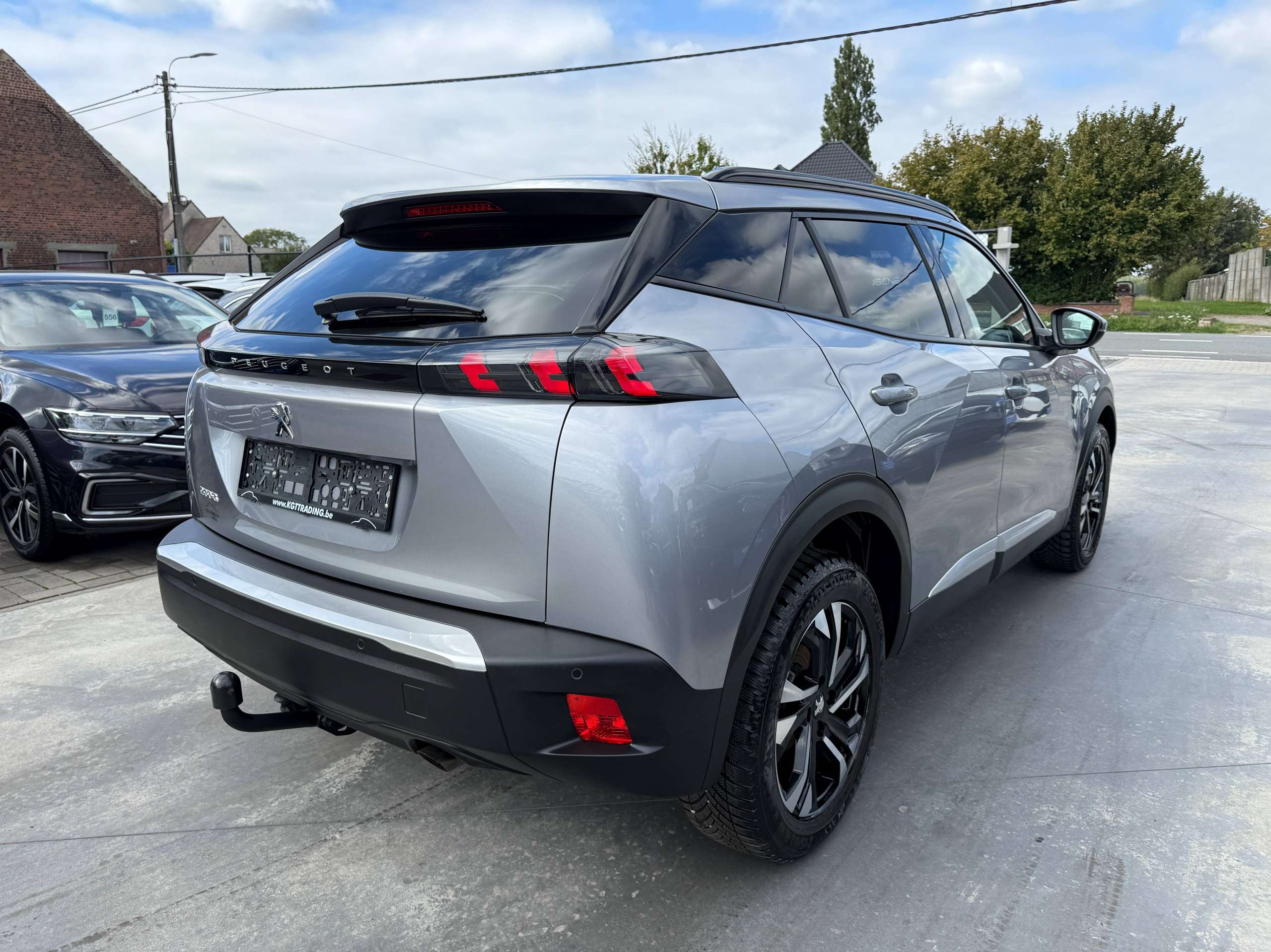 6f0346dc-58e6-4e45-852e-6029b1bae0675-peugeot-2008-1-2i-allure-full-led-zwart-leder-carplay-dab-trekhaak-alu-carpass.jpg