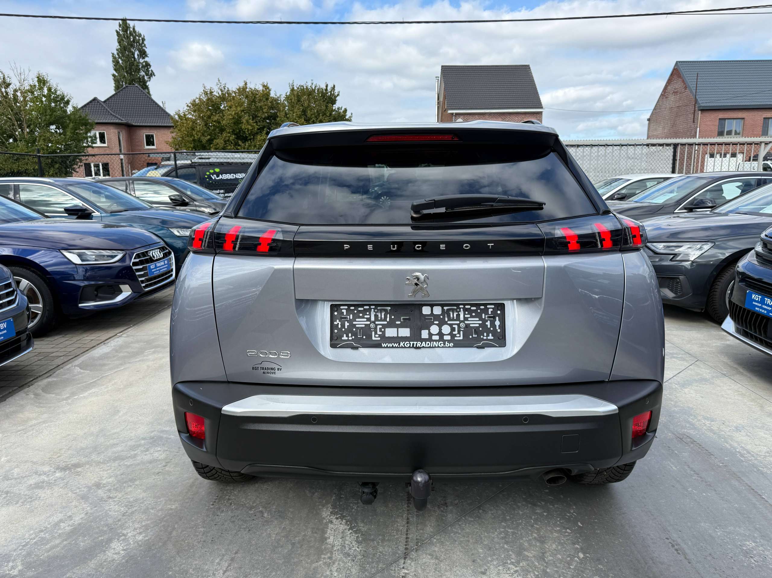 6f0346dc-58e6-4e45-852e-6029b1bae0676-peugeot-2008-1-2i-allure-full-led-zwart-leder-carplay-dab-trekhaak-alu-carpass.jpg