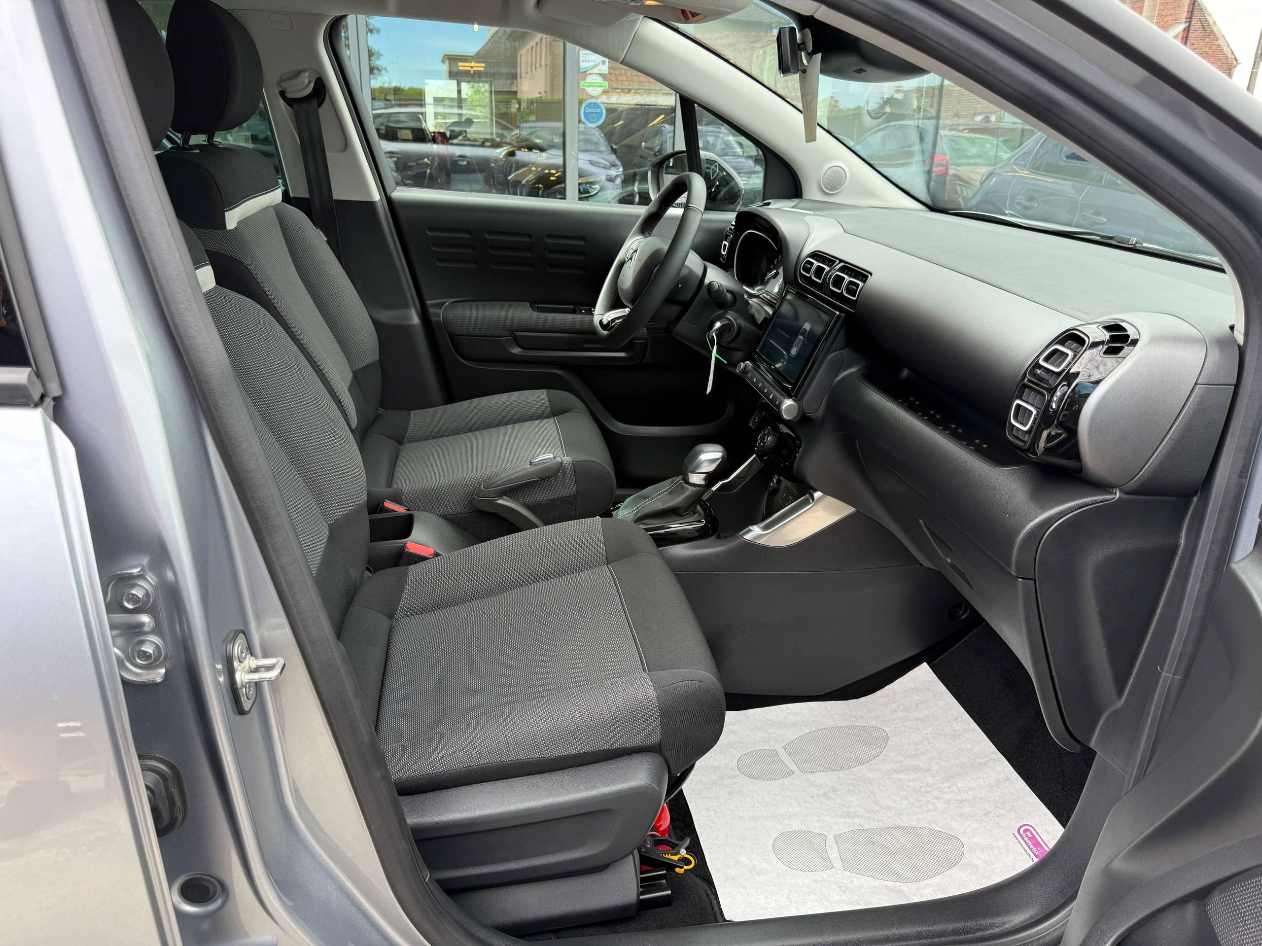72c47270-48ff-45de-a743-34c4b78c733427-citroen-c3-aircross-1-2i-130pk-automaat-facelift-navigatie-full-led-carplay-pdc-bluetooth.jpg