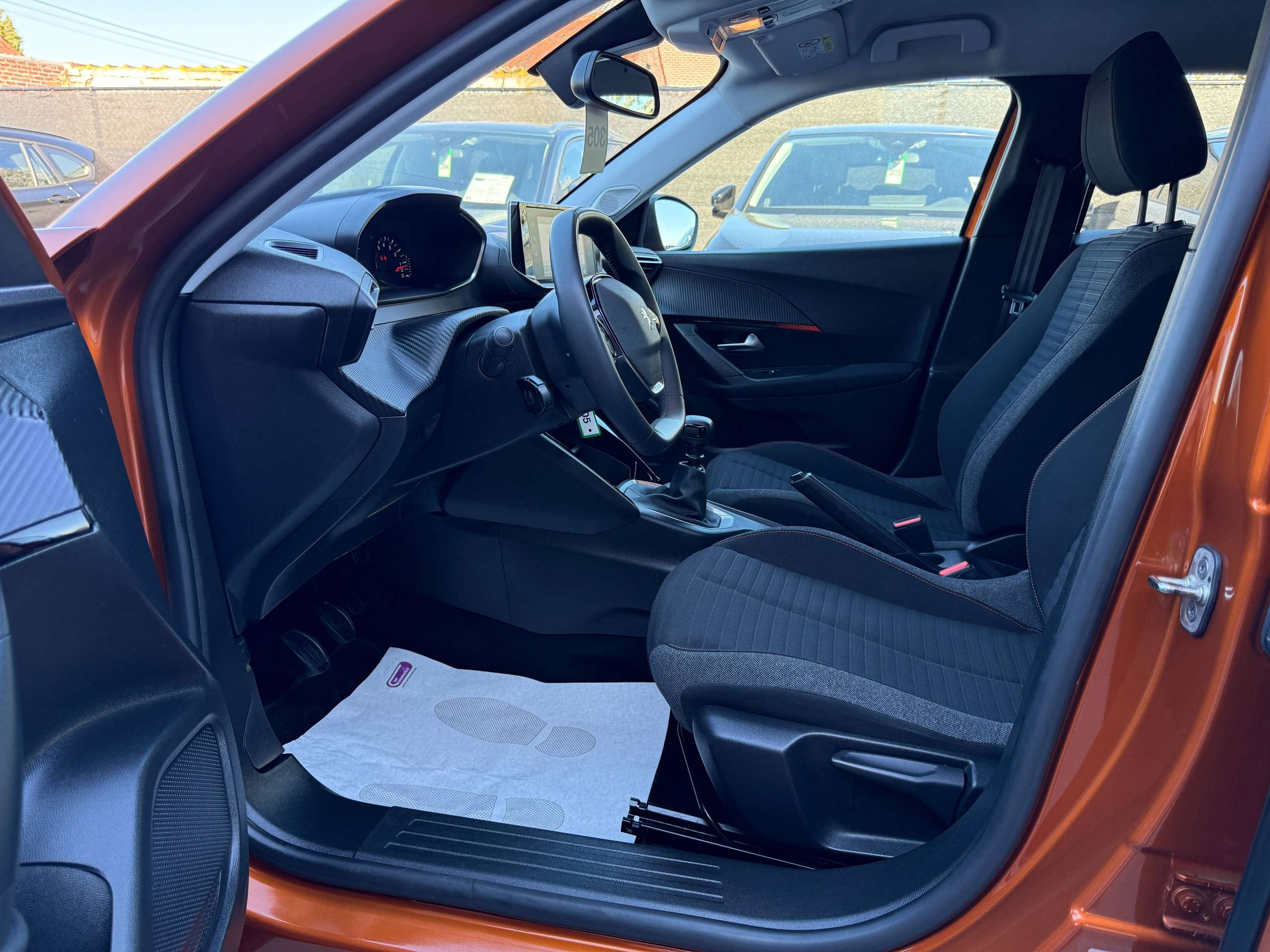 7307c343-aa7a-4bd7-b056-5ff6b9da687c11-peugeot-2008-1-2i-101pk-navigatie-carplay-pdc-bluetooth-led-a-c.jpg