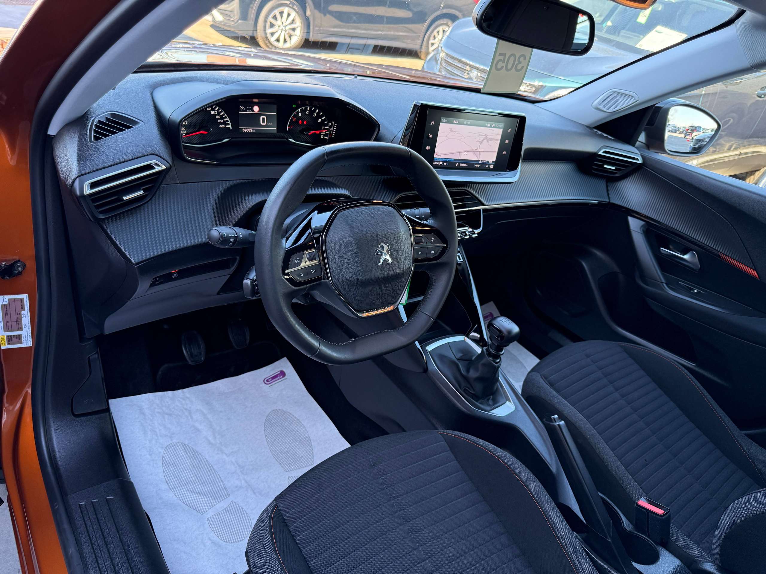 7307c343-aa7a-4bd7-b056-5ff6b9da687c12-peugeot-2008-1-2i-101pk-navigatie-carplay-pdc-bluetooth-led-a-c.jpg