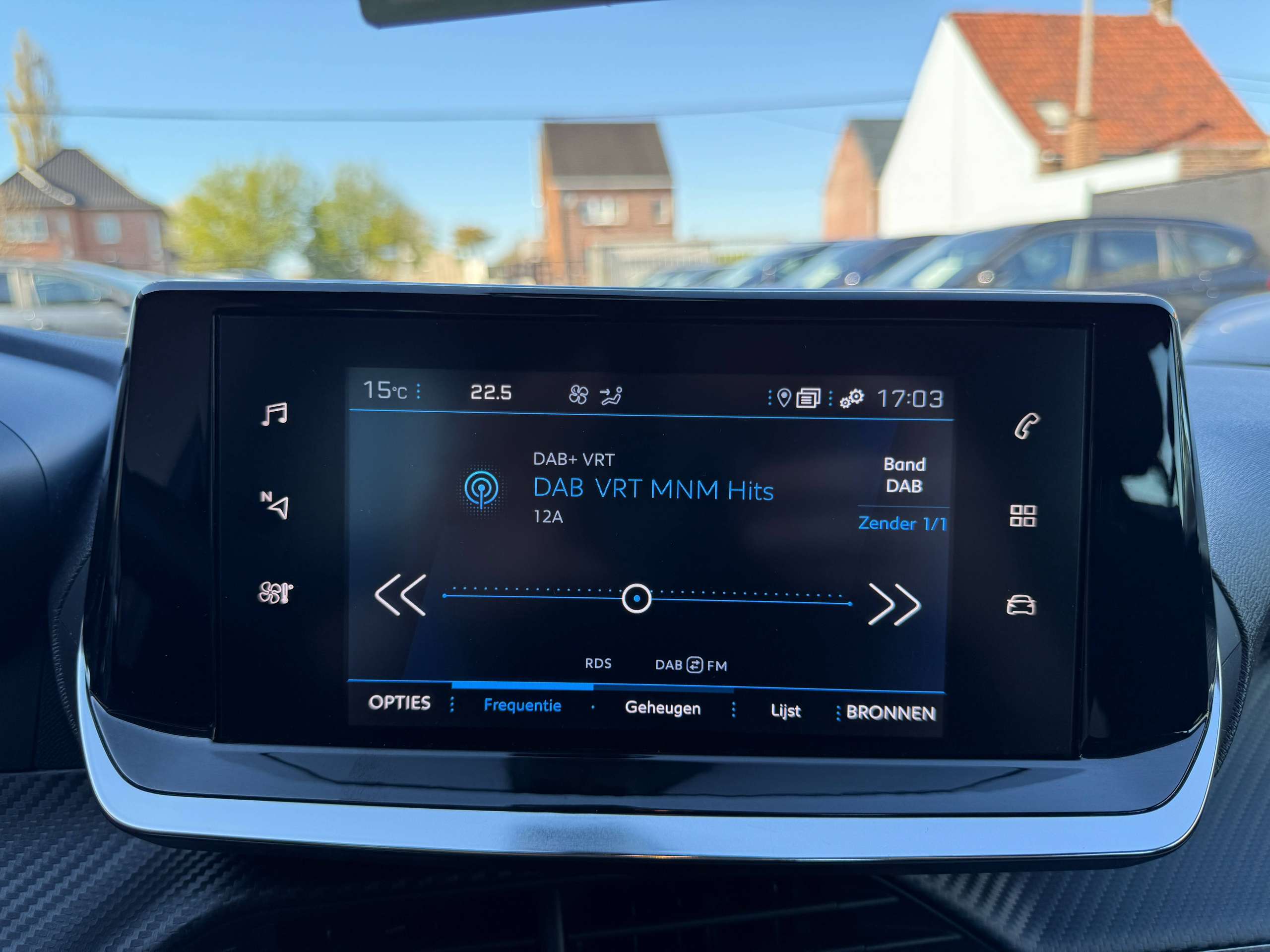 7307c343-aa7a-4bd7-b056-5ff6b9da687c19-peugeot-2008-1-2i-101pk-navigatie-carplay-pdc-bluetooth-led-a-c.jpg