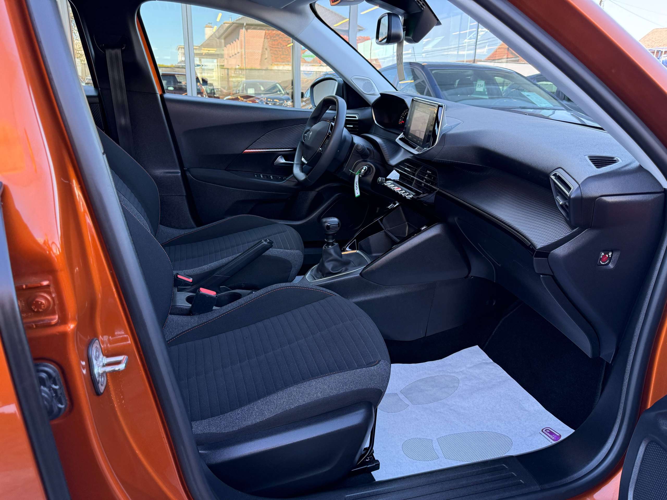7307c343-aa7a-4bd7-b056-5ff6b9da687c25-peugeot-2008-1-2i-101pk-navigatie-carplay-pdc-bluetooth-led-a-c.jpg
