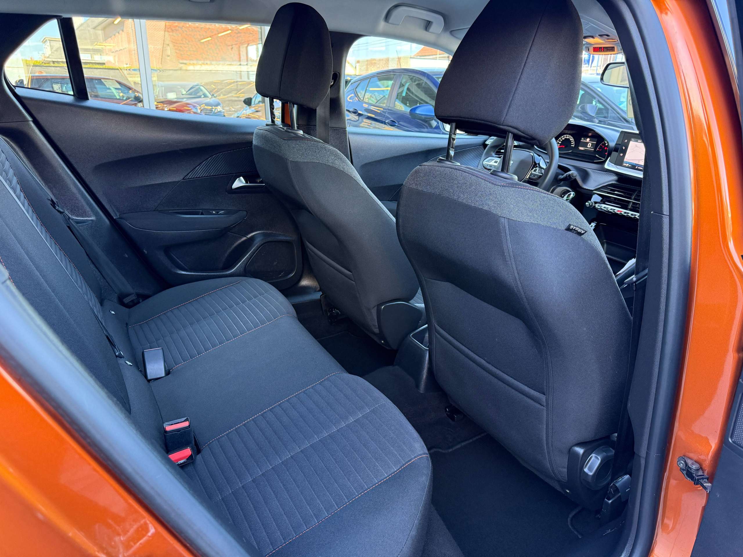 7307c343-aa7a-4bd7-b056-5ff6b9da687c29-peugeot-2008-1-2i-101pk-navigatie-carplay-pdc-bluetooth-led-a-c.jpg