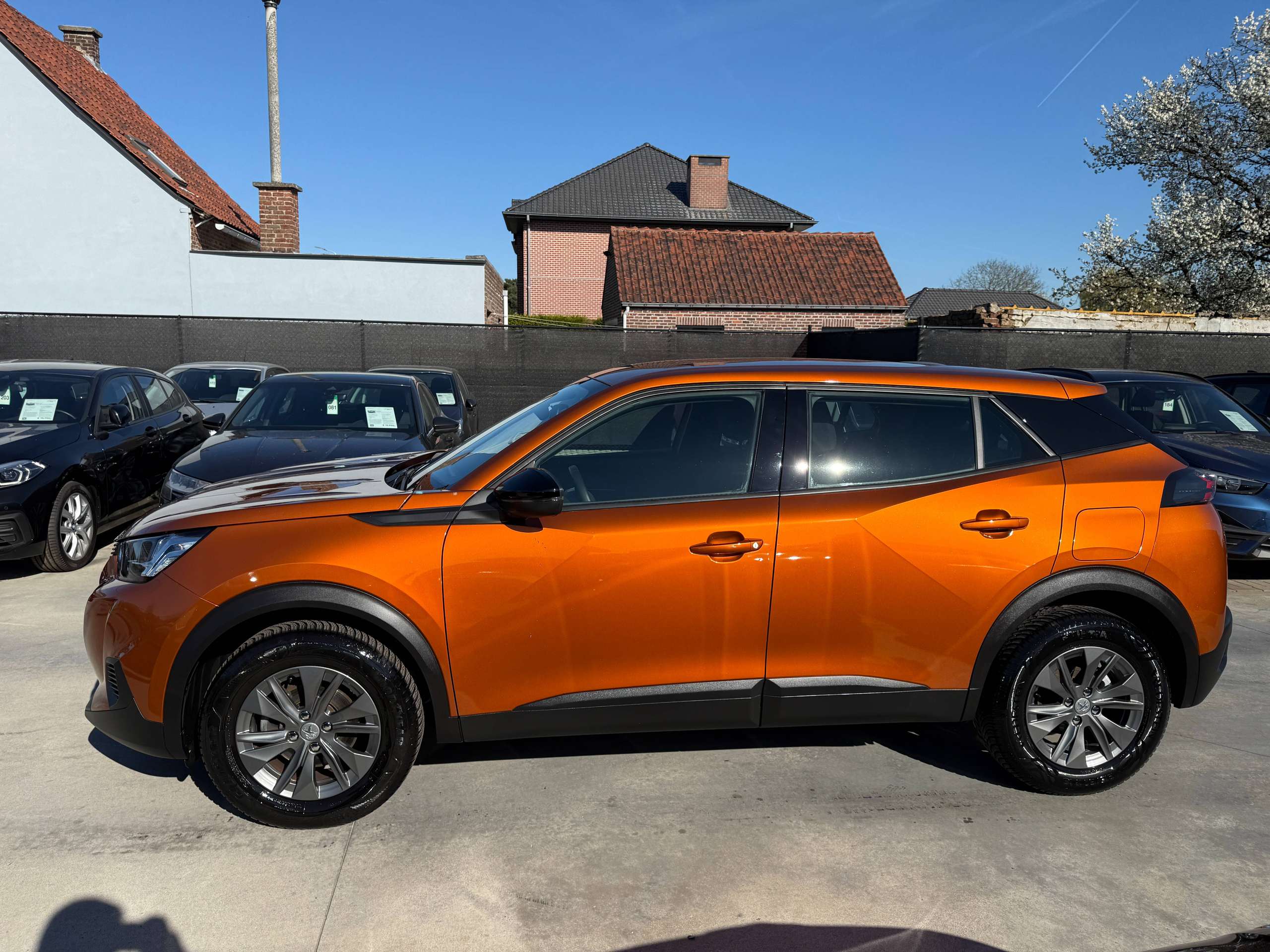 7307c343-aa7a-4bd7-b056-5ff6b9da687c8-peugeot-2008-1-2i-101pk-navigatie-carplay-pdc-bluetooth-led-a-c.jpg