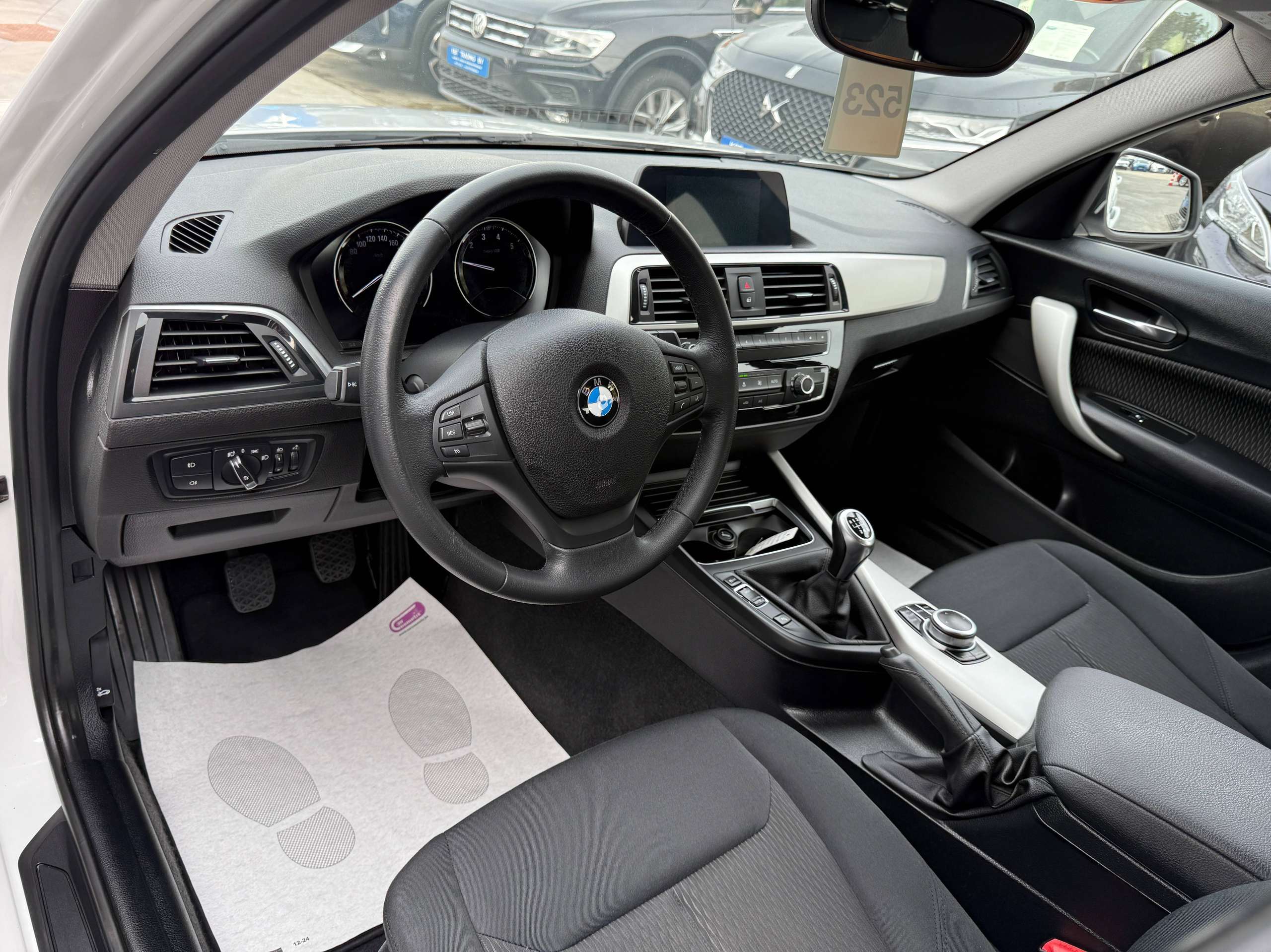 7708470f-b23c-4d64-8b24-7d8ea09c0d6e13-bmw-116-i-109pk-5-deurs-navigatie-pdc-va-bluetotoh-led-trekhaak-carpass.jpg