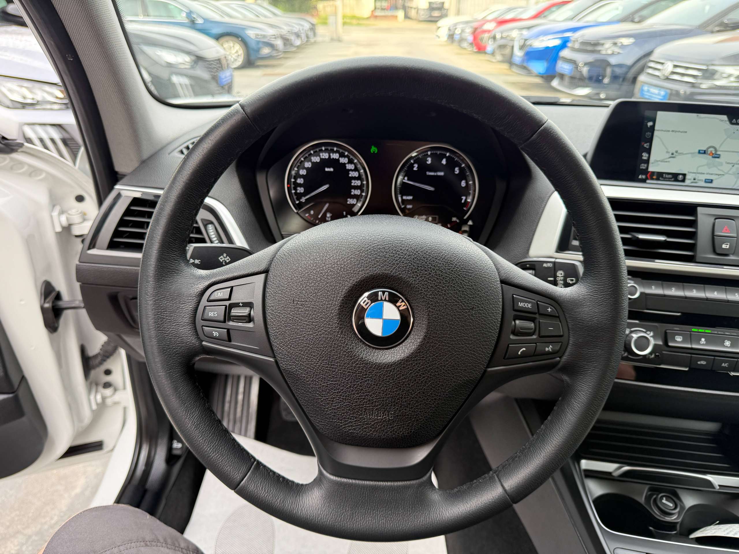 7708470f-b23c-4d64-8b24-7d8ea09c0d6e19-bmw-116-i-109pk-5-deurs-navigatie-pdc-va-bluetotoh-led-trekhaak-carpass.jpg