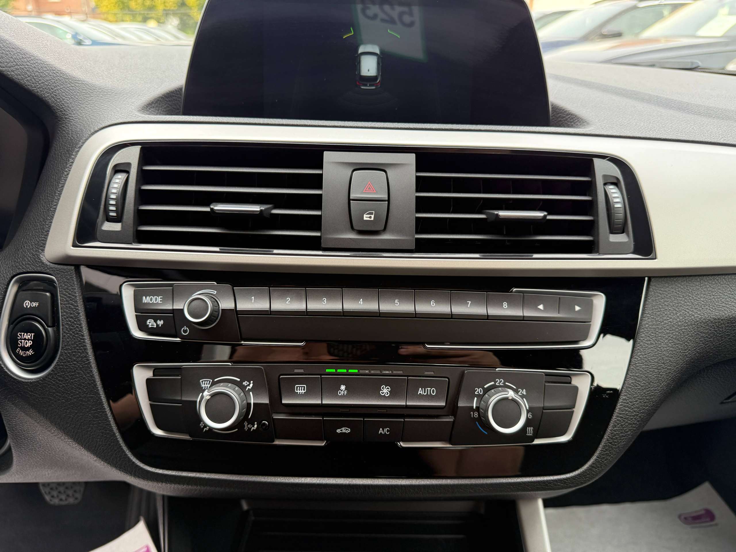 7708470f-b23c-4d64-8b24-7d8ea09c0d6e22-bmw-116-i-109pk-5-deurs-navigatie-pdc-va-bluetotoh-led-trekhaak-carpass.jpg