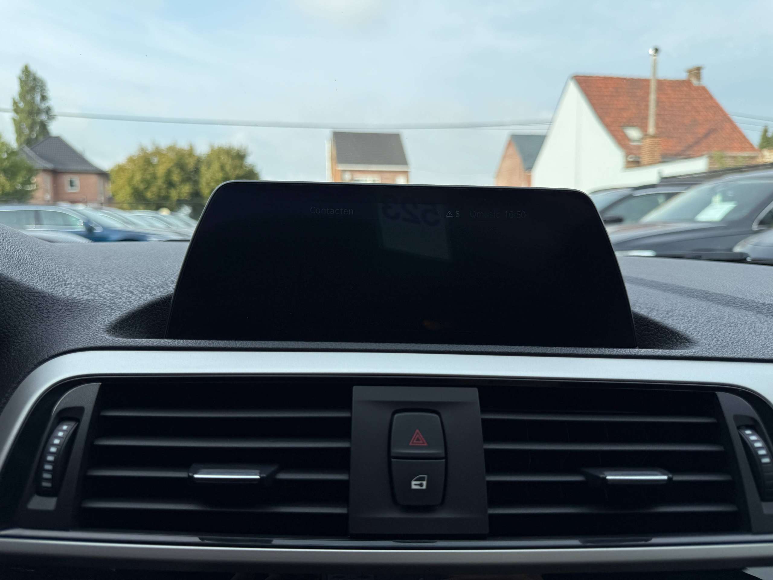 7708470f-b23c-4d64-8b24-7d8ea09c0d6e23-bmw-116-i-109pk-5-deurs-navigatie-pdc-va-bluetotoh-led-trekhaak-carpass.jpg