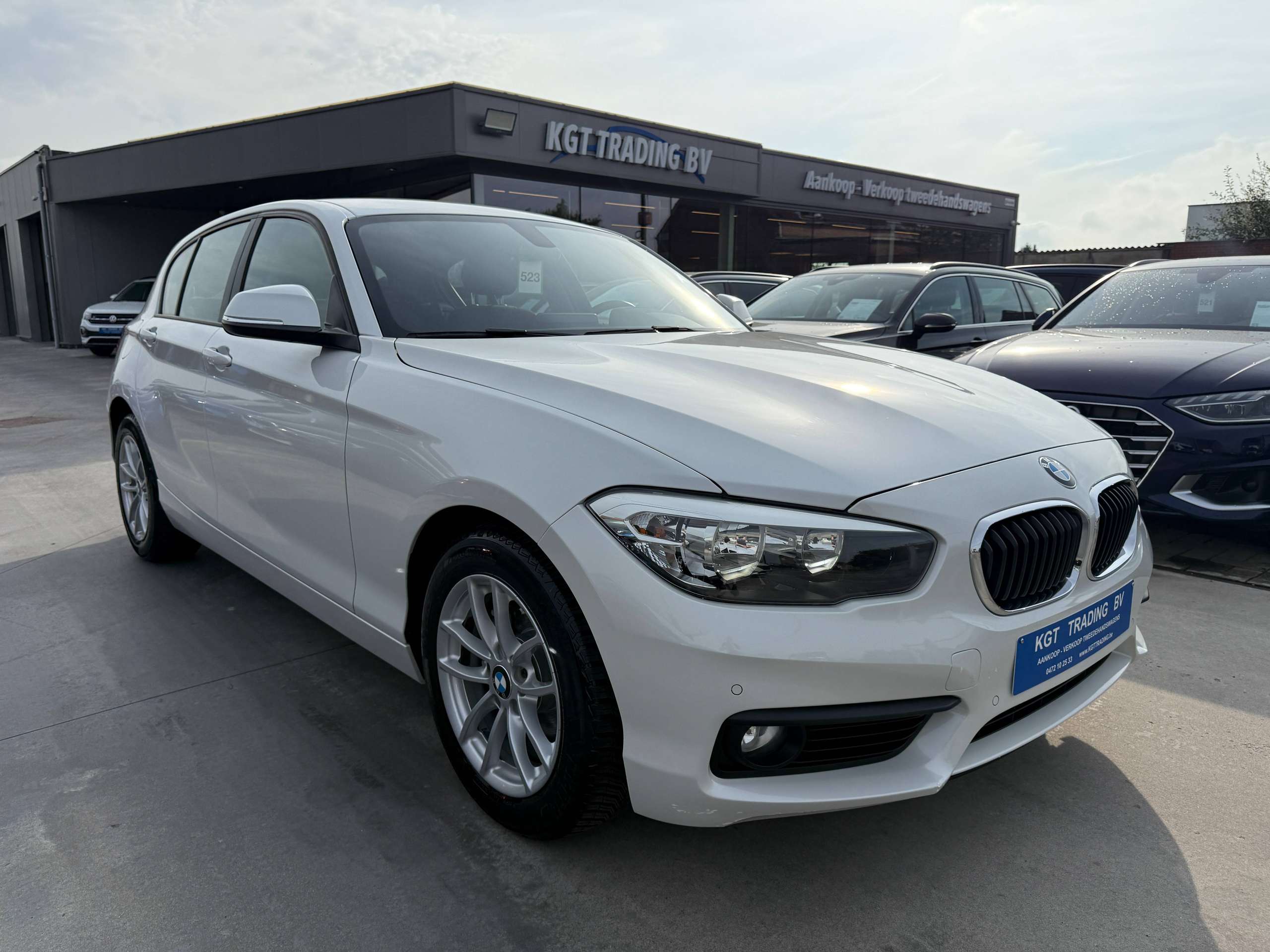 7708470f-b23c-4d64-8b24-7d8ea09c0d6e3-bmw-116-i-109pk-5-deurs-navigatie-pdc-va-bluetotoh-led-trekhaak-carpass.jpg