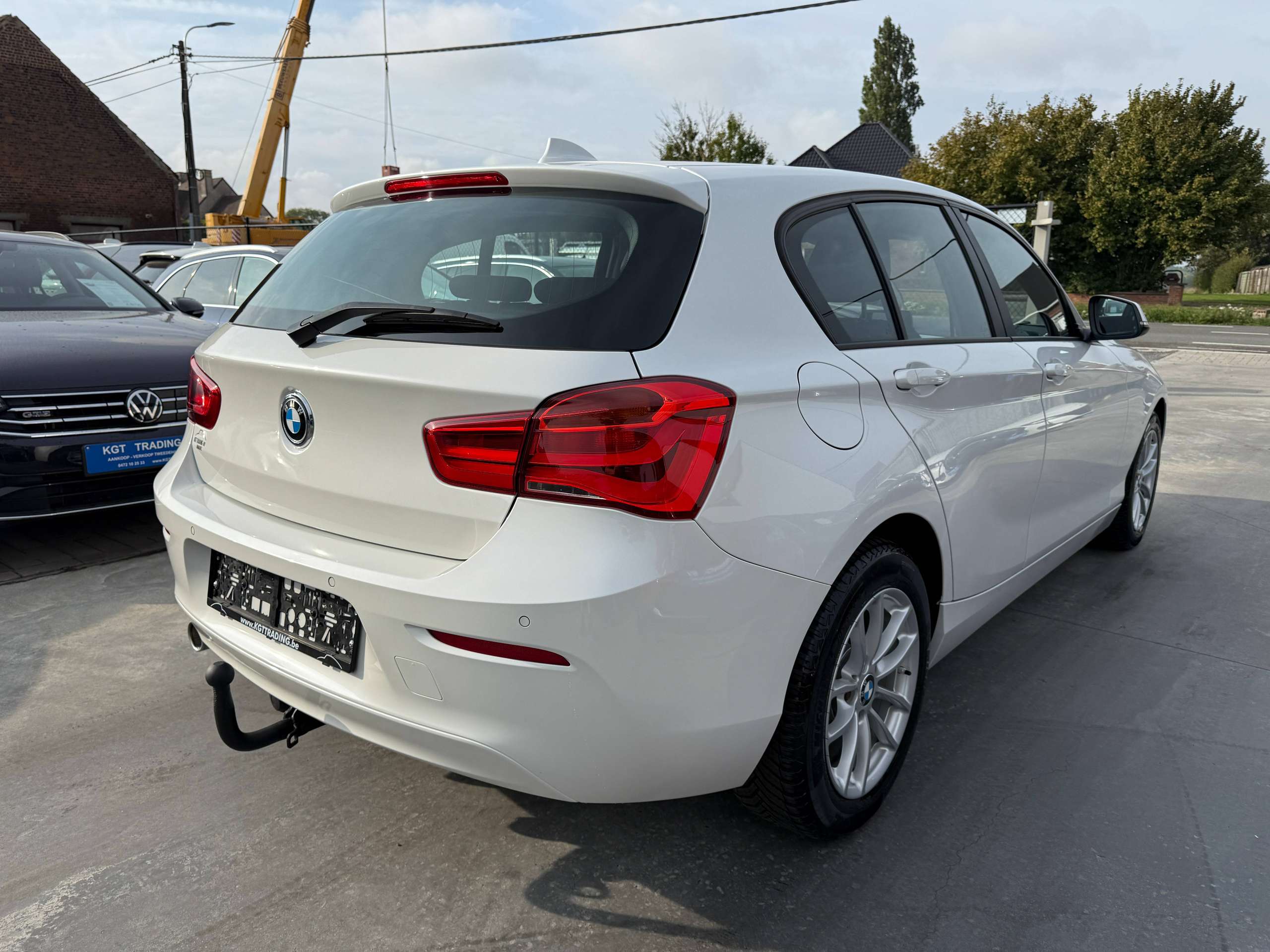 7708470f-b23c-4d64-8b24-7d8ea09c0d6e5-bmw-116-i-109pk-5-deurs-navigatie-pdc-va-bluetotoh-led-trekhaak-carpass.jpg