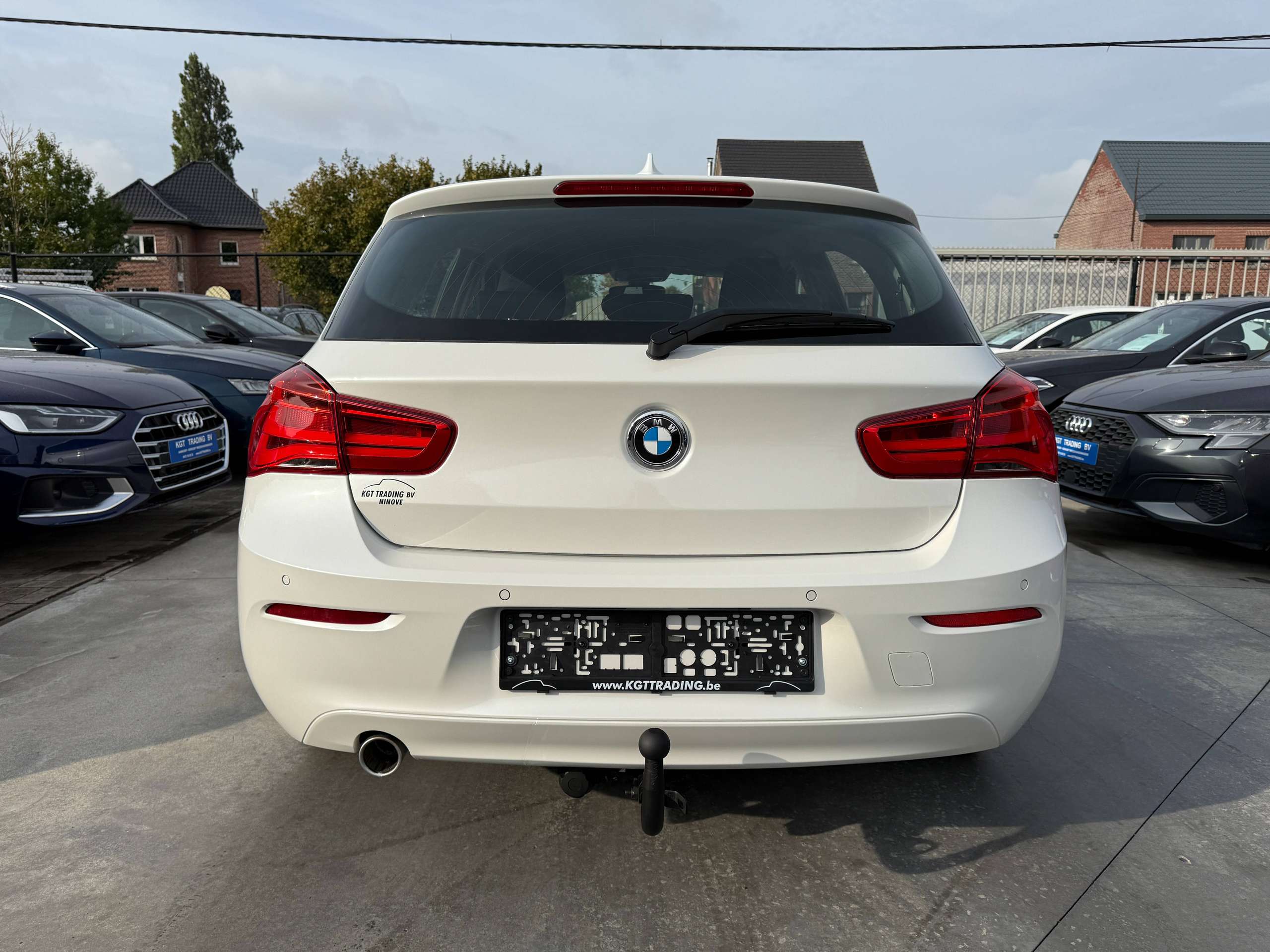 7708470f-b23c-4d64-8b24-7d8ea09c0d6e6-bmw-116-i-109pk-5-deurs-navigatie-pdc-va-bluetotoh-led-trekhaak-carpass.jpg