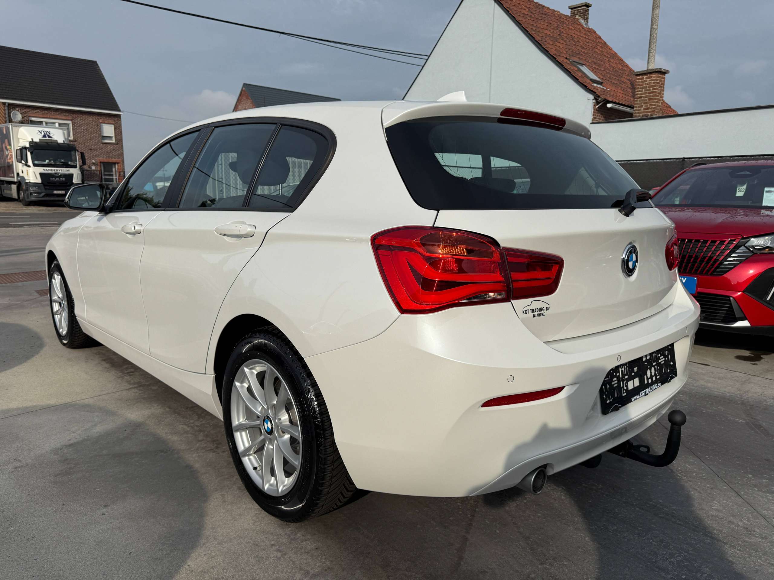 7708470f-b23c-4d64-8b24-7d8ea09c0d6e7-bmw-116-i-109pk-5-deurs-navigatie-pdc-va-bluetotoh-led-trekhaak-carpass.jpg