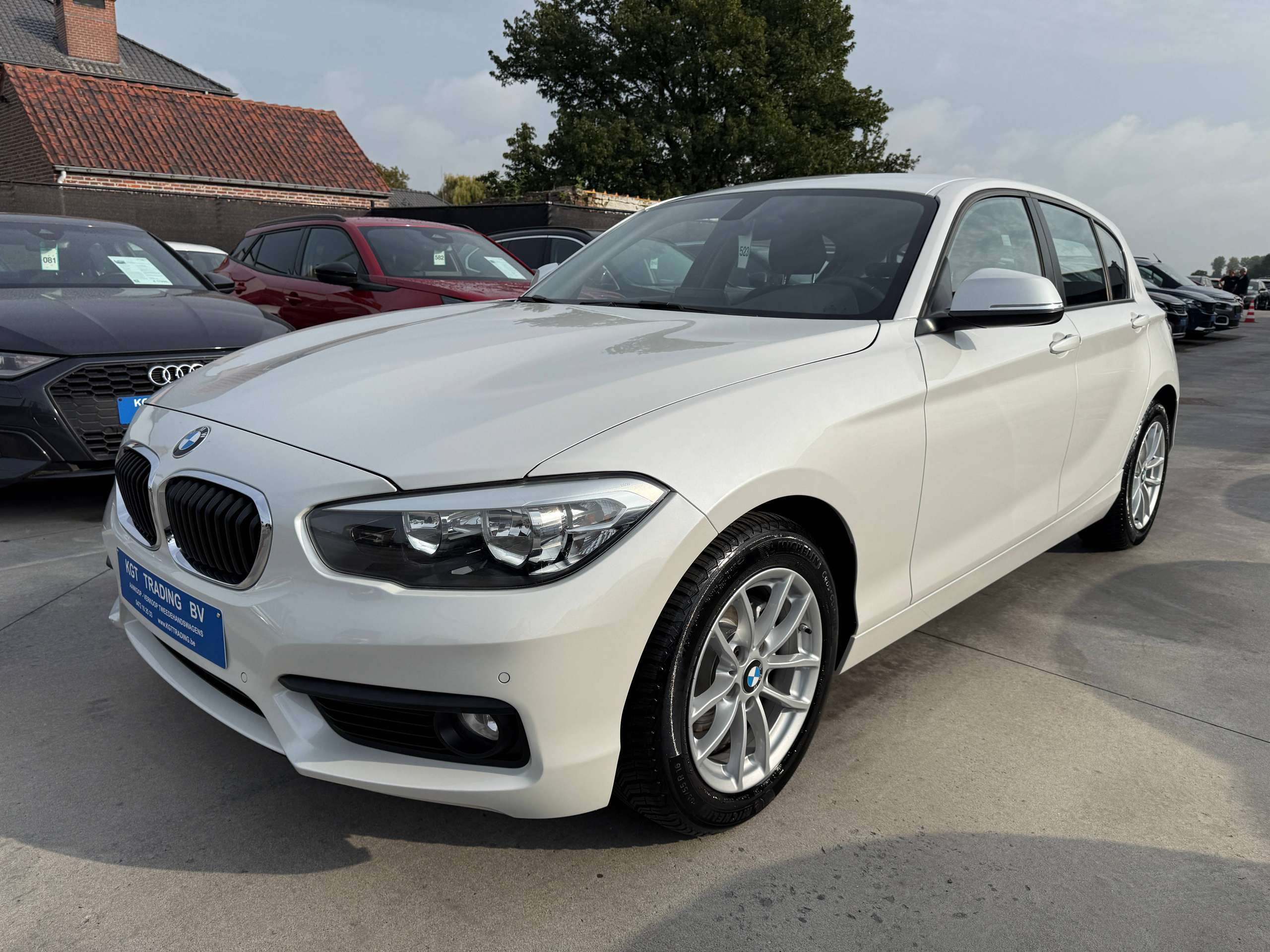 7708470f-b23c-4d64-8b24-7d8ea09c0d6e9-bmw-116-i-109pk-5-deurs-navigatie-pdc-va-bluetotoh-led-trekhaak-carpass.jpg