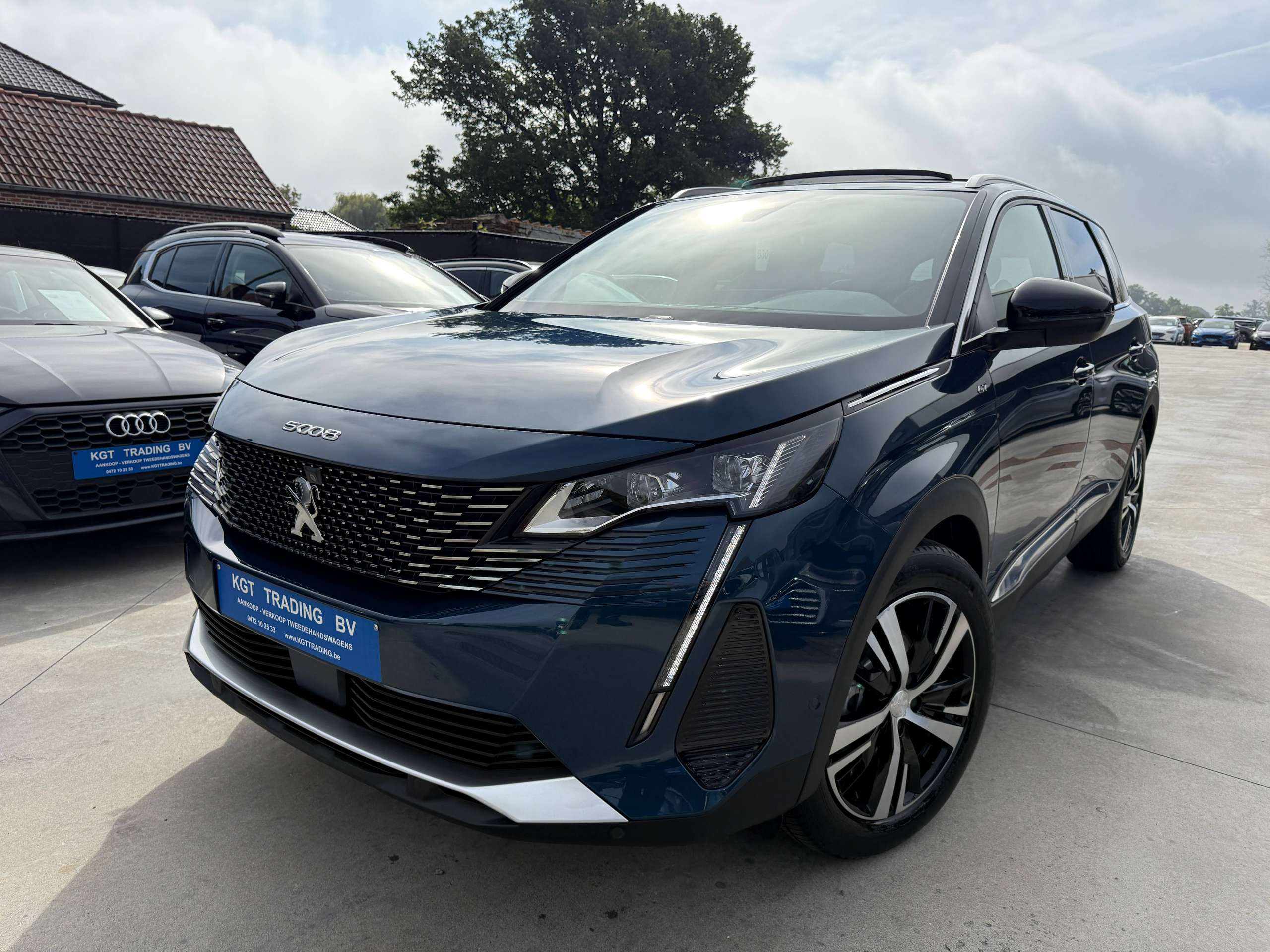 7fd30768-f5af-4515-8b83-32d89b83efee1-peugeot-5008-1-2i-130pk-gt-line-7-zetels-opendak-zwart-leder-navi-camera-carplay-led-alu.jpg