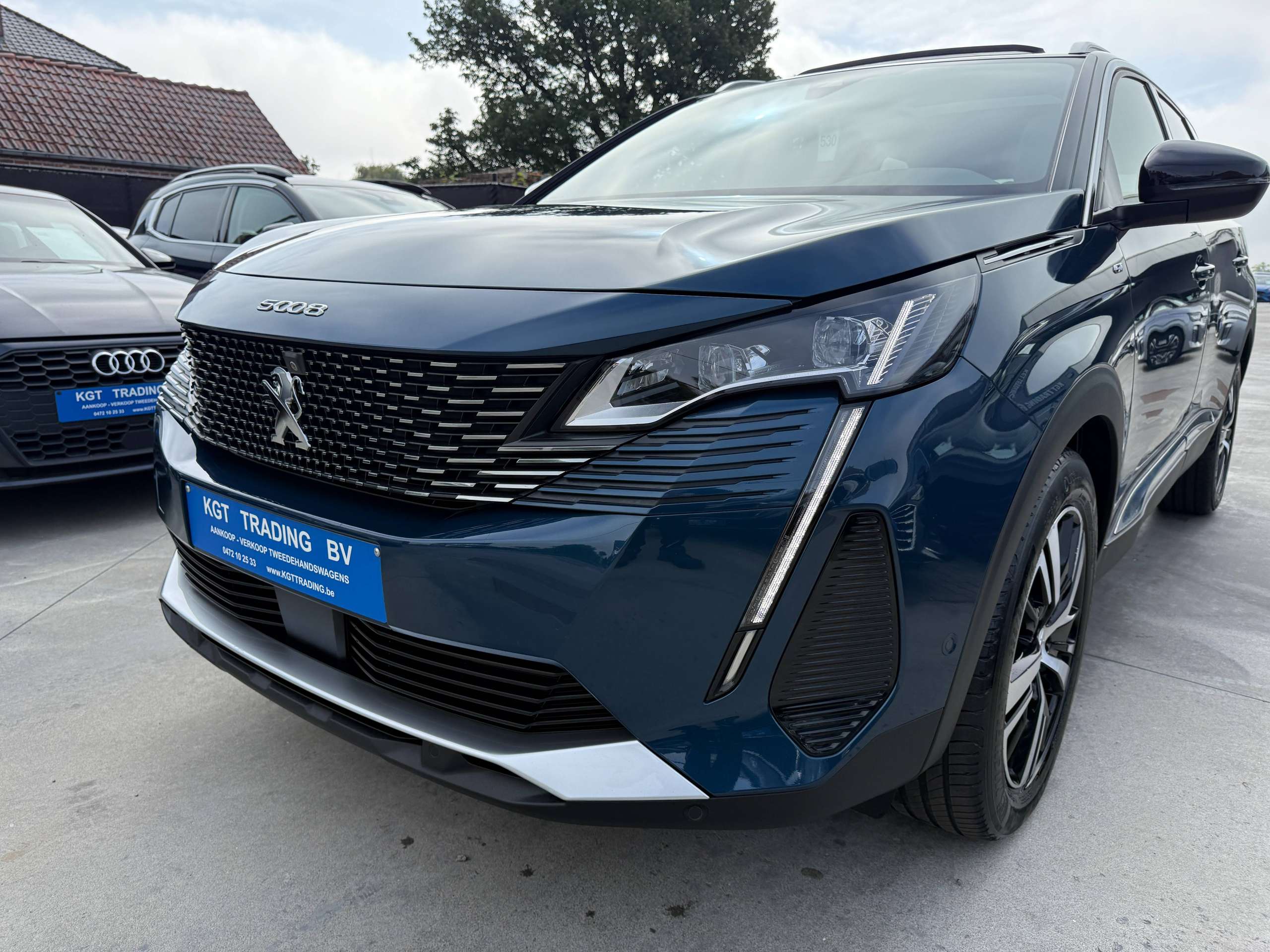 7fd30768-f5af-4515-8b83-32d89b83efee10-peugeot-5008-1-2i-130pk-gt-line-7-zetels-opendak-zwart-leder-navi-camera-carplay-led-alu.jpg