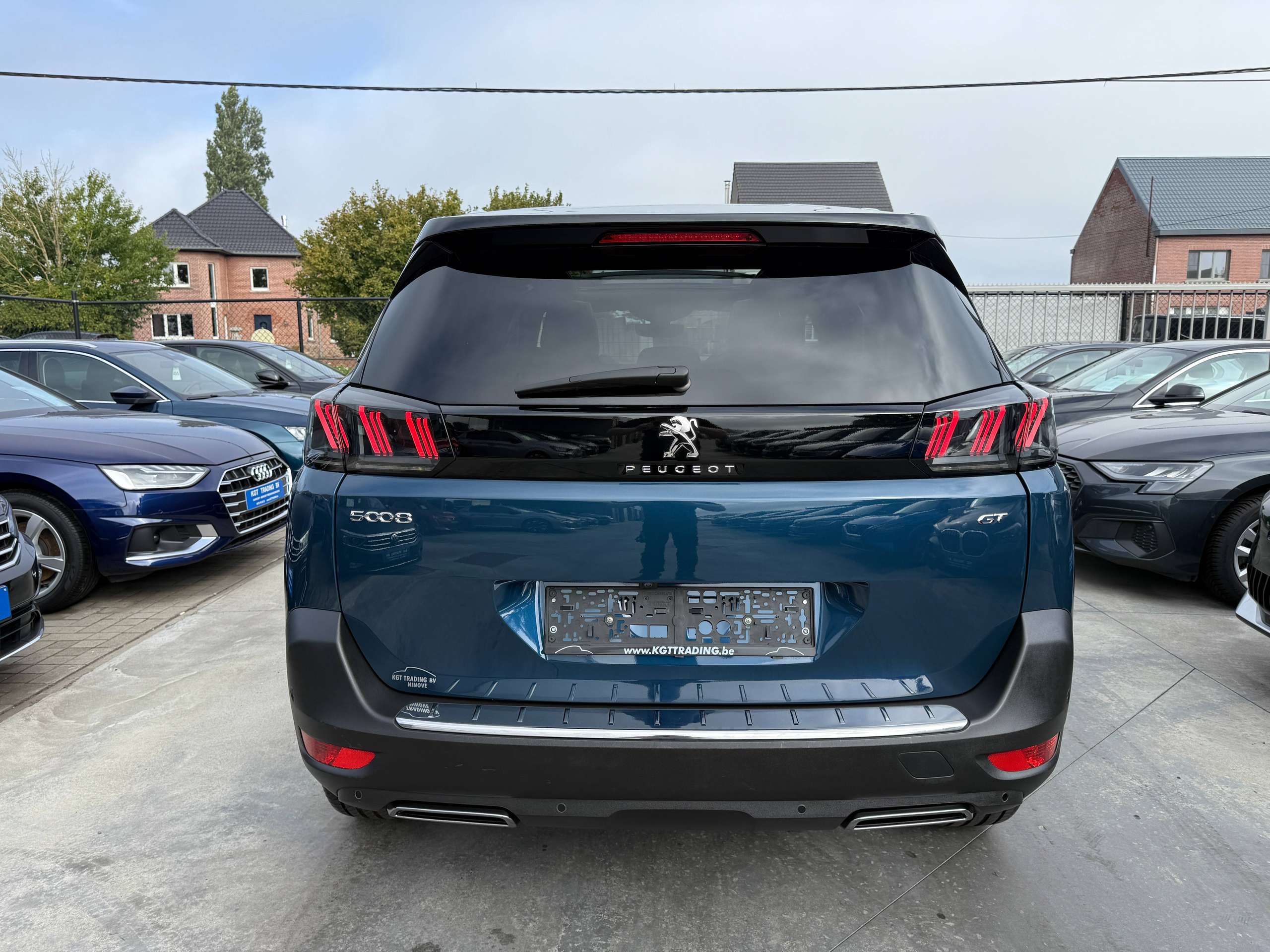7fd30768-f5af-4515-8b83-32d89b83efee6-peugeot-5008-1-2i-130pk-gt-line-7-zetels-opendak-zwart-leder-navi-camera-carplay-led-alu.jpg