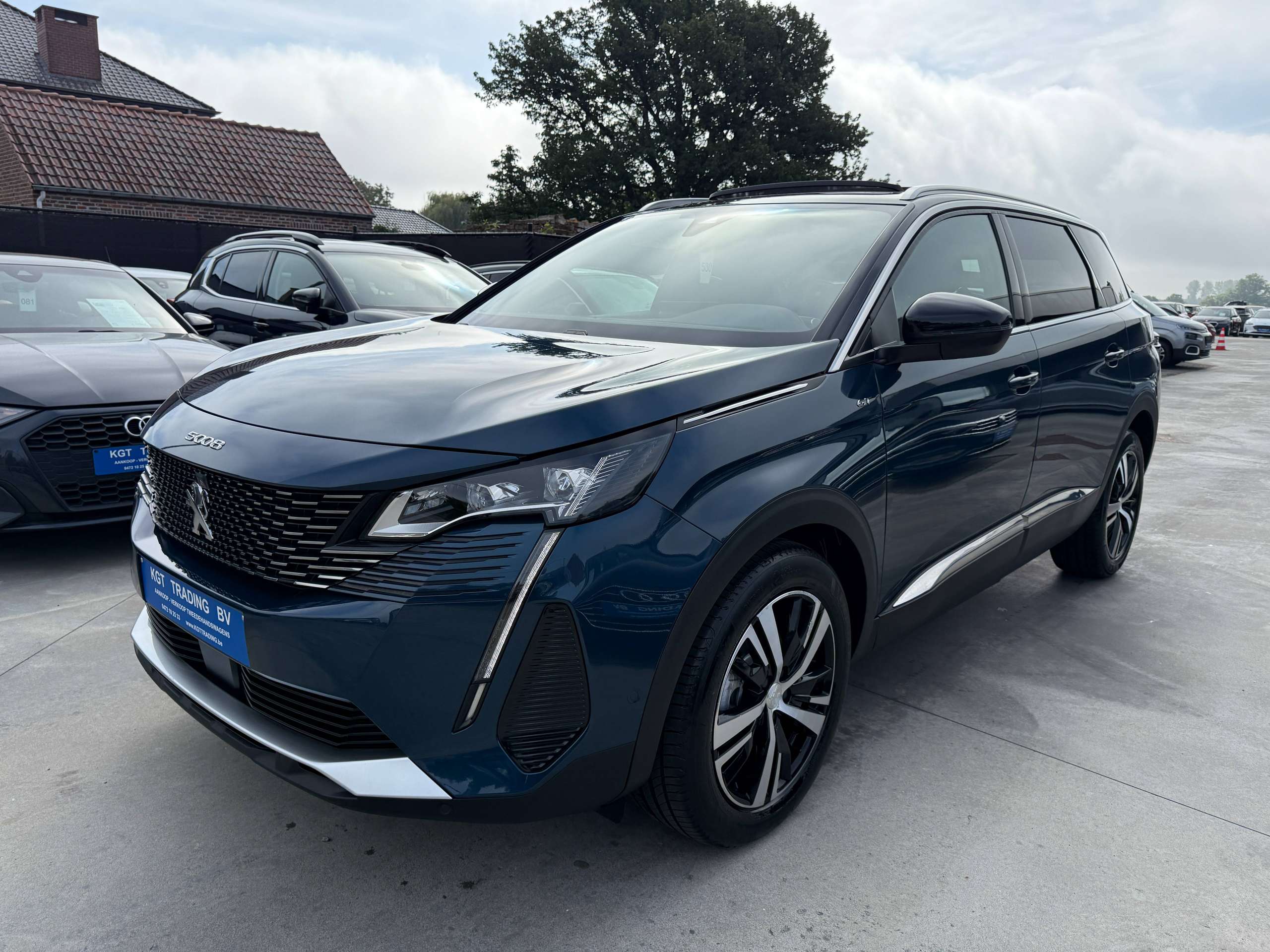 7fd30768-f5af-4515-8b83-32d89b83efee9-peugeot-5008-1-2i-130pk-gt-line-7-zetels-opendak-zwart-leder-navi-camera-carplay-led-alu.jpg