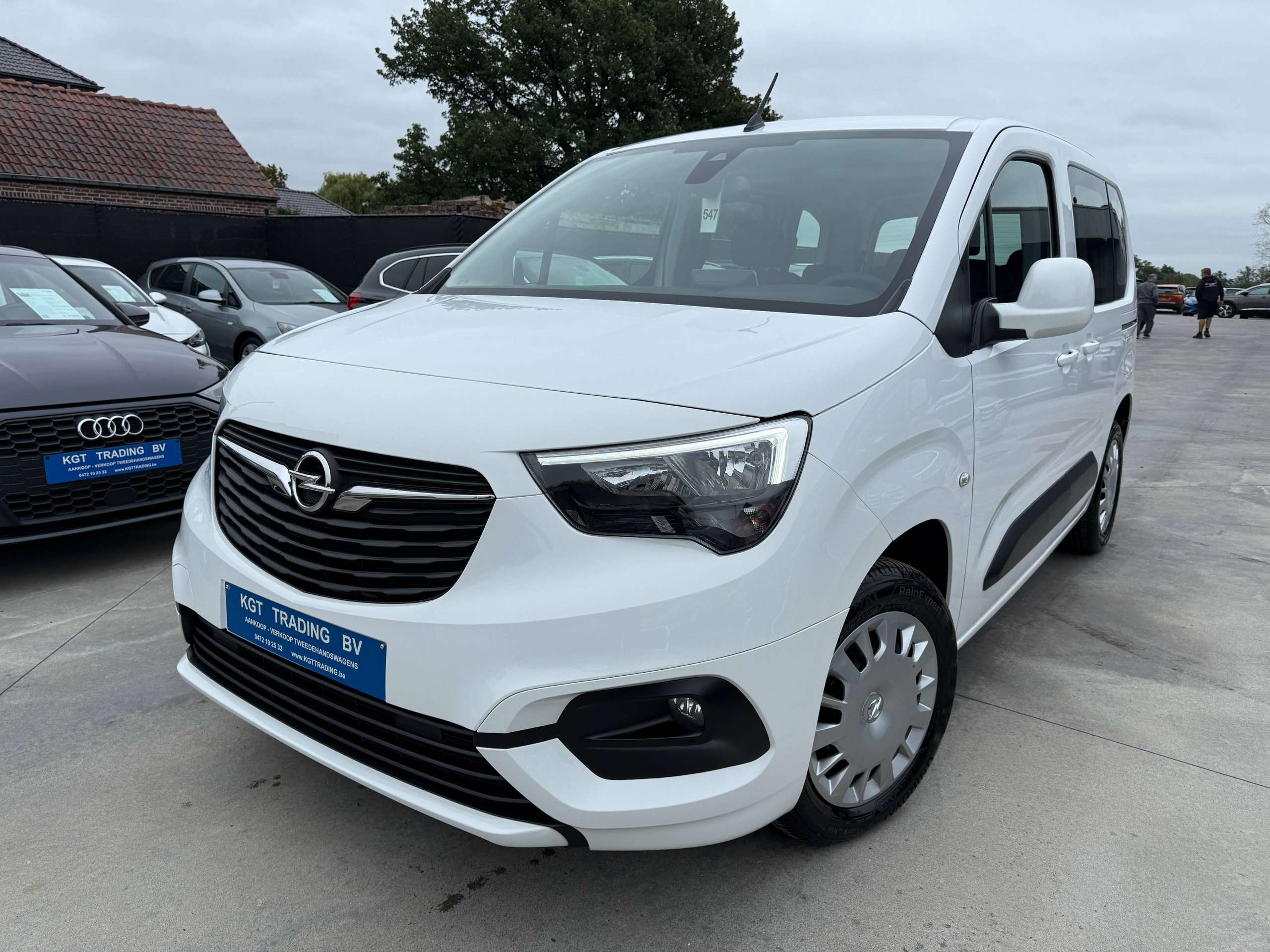 861be8ef-9afc-4498-927f-e8fb8f2aeffe1-opel-combo-life-1-2i-110pk-7-zitter-navigatie-carplay-pdc-dab-bluetooth-airco.jpg