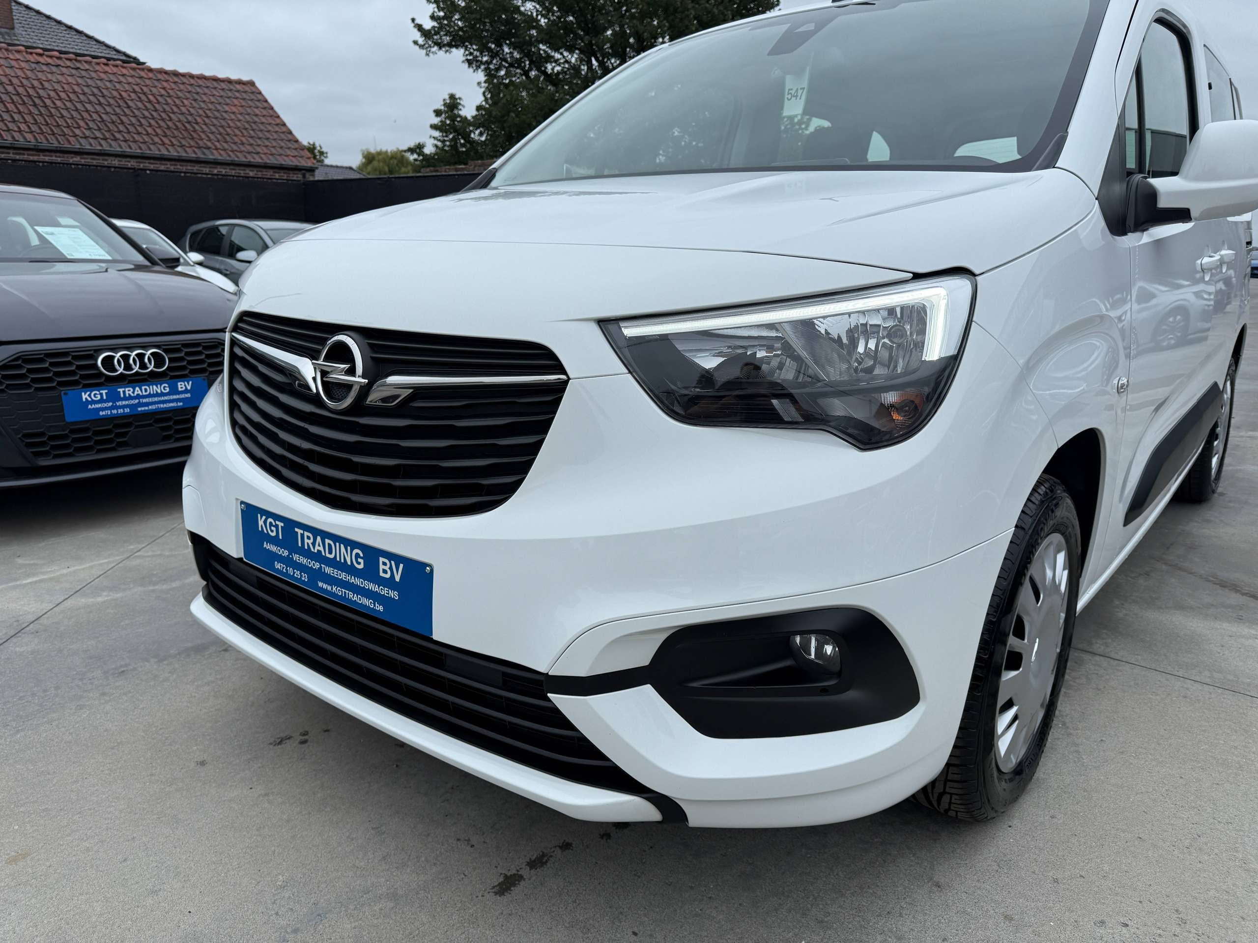861be8ef-9afc-4498-927f-e8fb8f2aeffe10-opel-combo-life-1-2i-110pk-7-zitter-navigatie-carplay-pdc-dab-bluetooth-airco.jpg