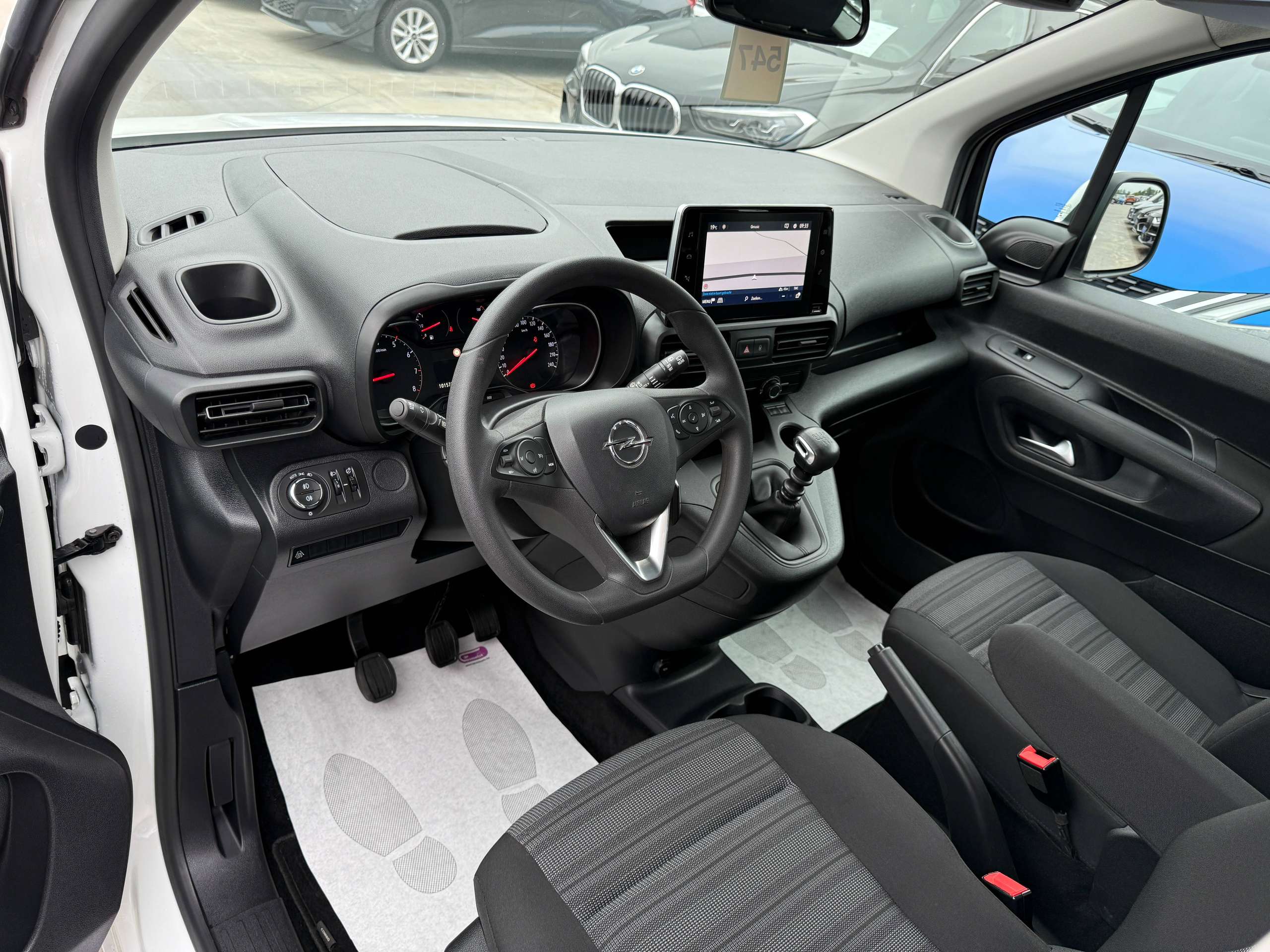 861be8ef-9afc-4498-927f-e8fb8f2aeffe13-opel-combo-life-1-2i-110pk-7-zitter-navigatie-carplay-pdc-dab-bluetooth-airco.jpg
