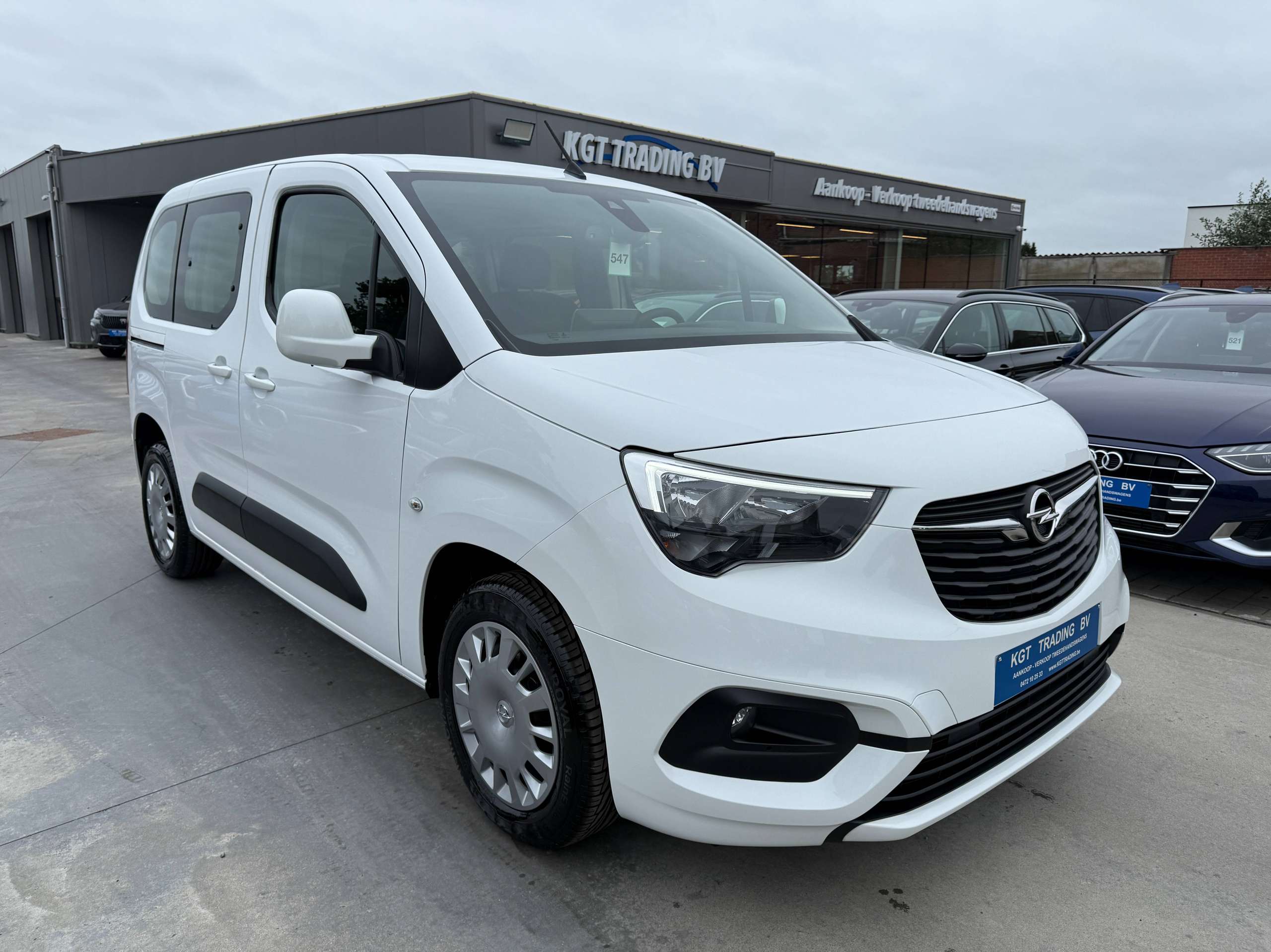 861be8ef-9afc-4498-927f-e8fb8f2aeffe3-opel-combo-life-1-2i-110pk-7-zitter-navigatie-carplay-pdc-dab-bluetooth-airco.jpg