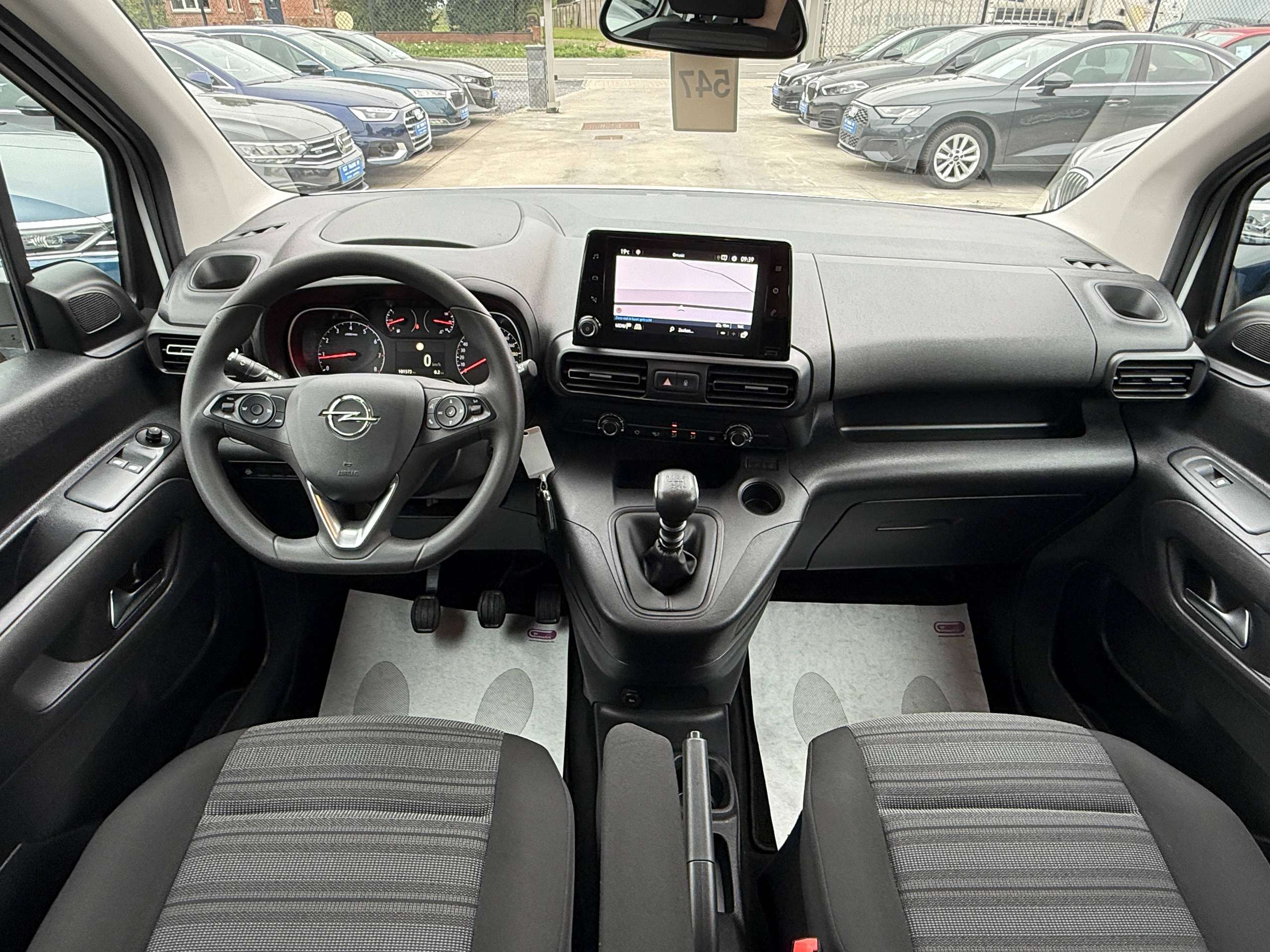 861be8ef-9afc-4498-927f-e8fb8f2aeffe33-opel-combo-life-1-2i-110pk-7-zitter-navigatie-carplay-pdc-dab-bluetooth-airco.jpg