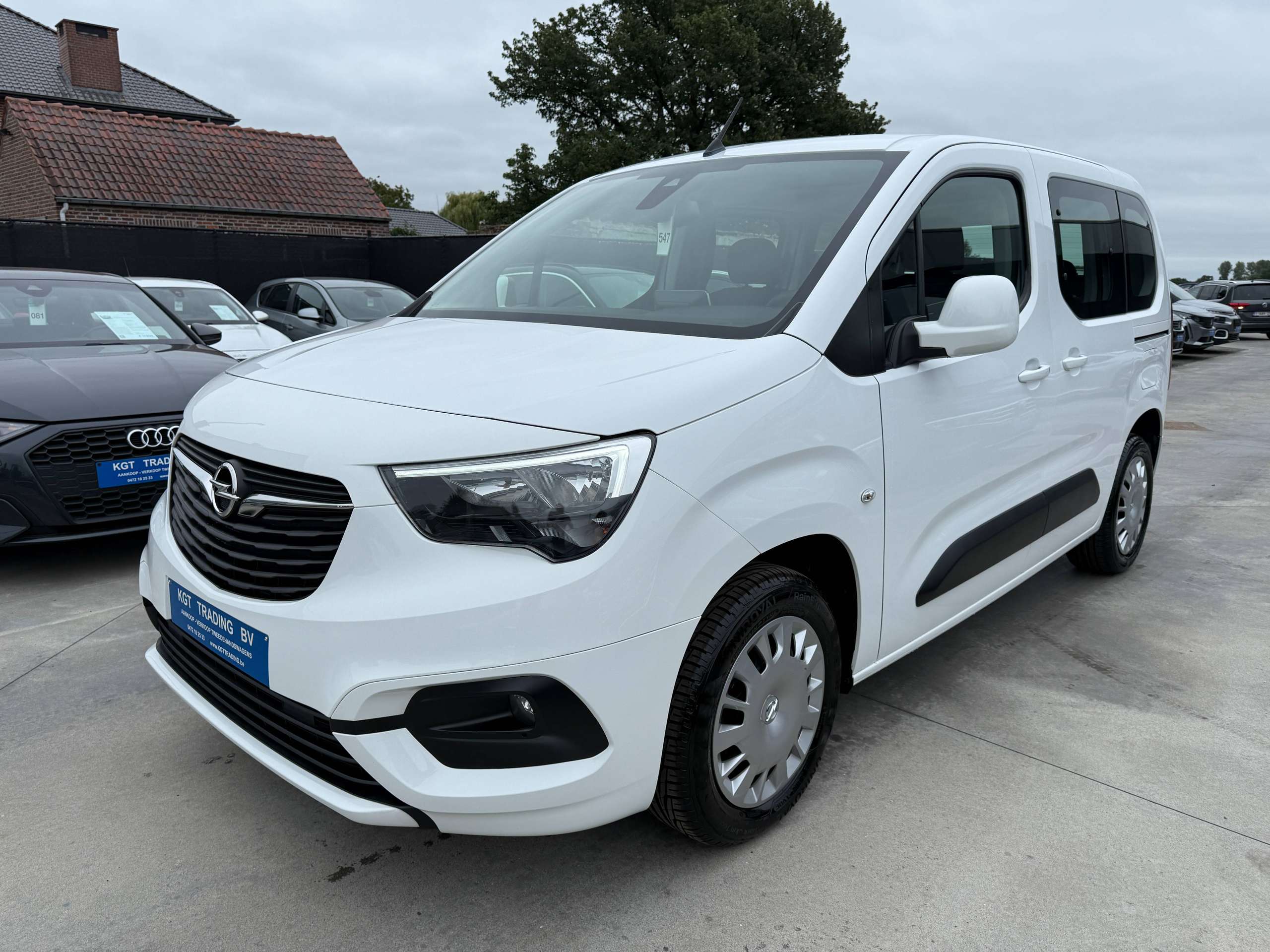 861be8ef-9afc-4498-927f-e8fb8f2aeffe9-opel-combo-life-1-2i-110pk-7-zitter-navigatie-carplay-pdc-dab-bluetooth-airco.jpg