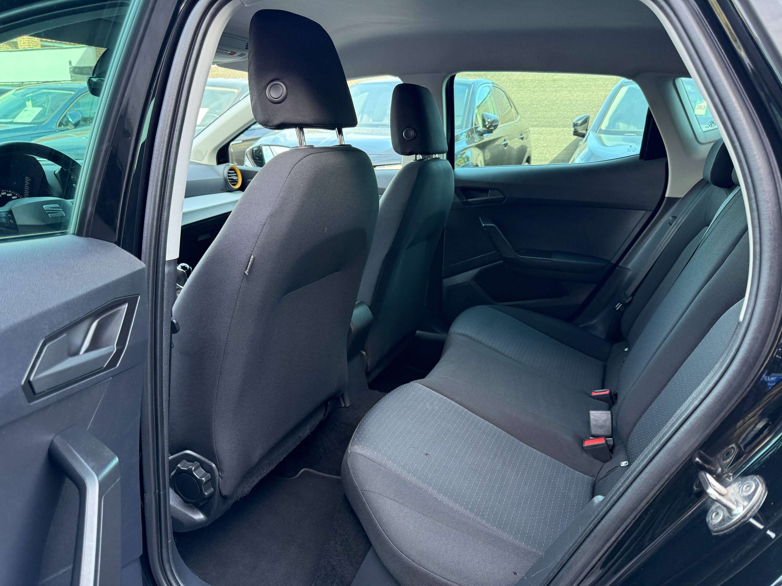 89ebc85c-8e80-4bd4-8a5c-31bfa5e0042d15-seat-ibiza-1-0i-80pk-5-deurs-navigatie-full-led-carplay-pdc-alu-bluetooth-airco.jpg