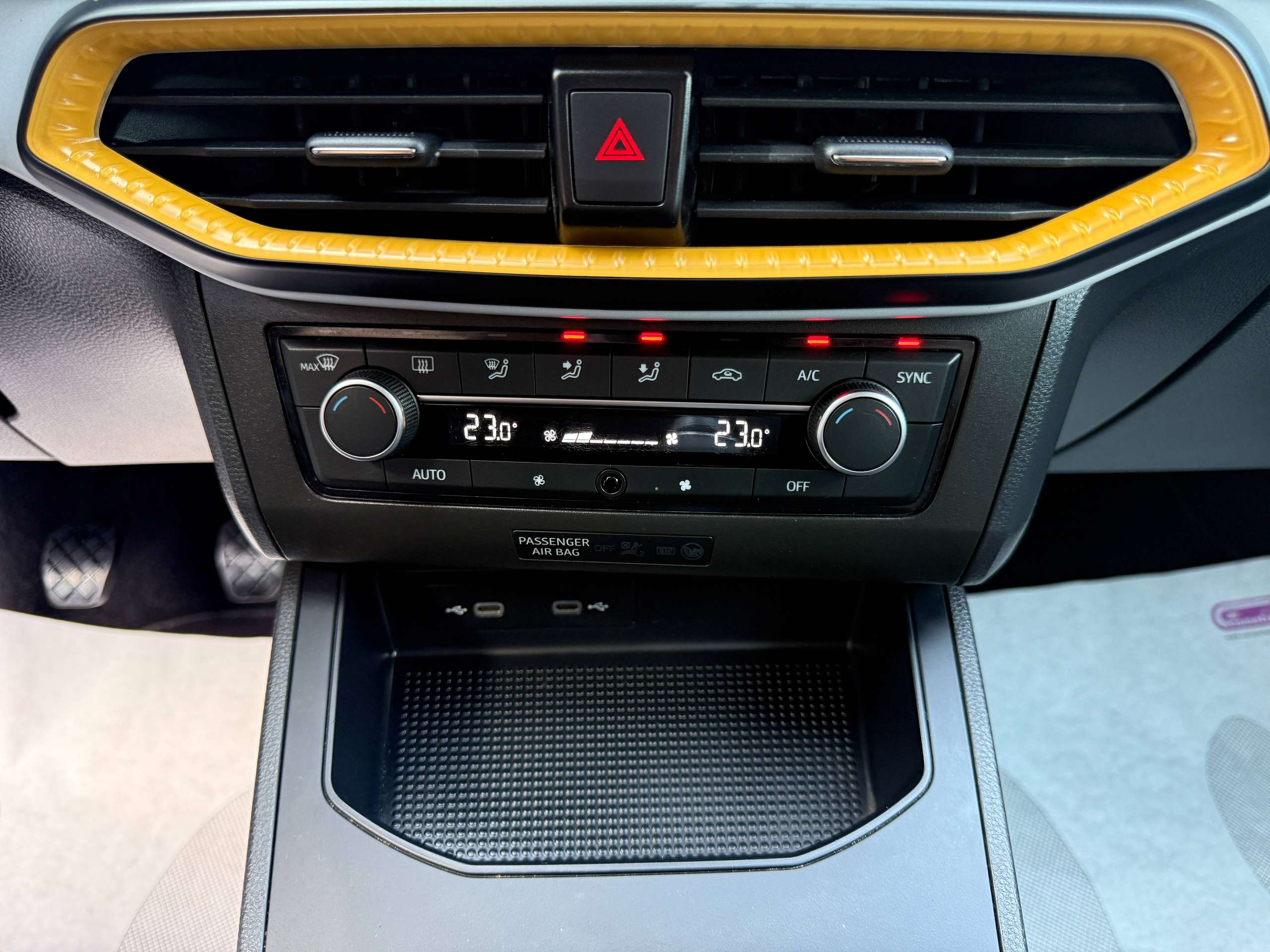 89ebc85c-8e80-4bd4-8a5c-31bfa5e0042d26-seat-ibiza-1-0i-80pk-5-deurs-navigatie-full-led-carplay-pdc-alu-bluetooth-airco.jpg