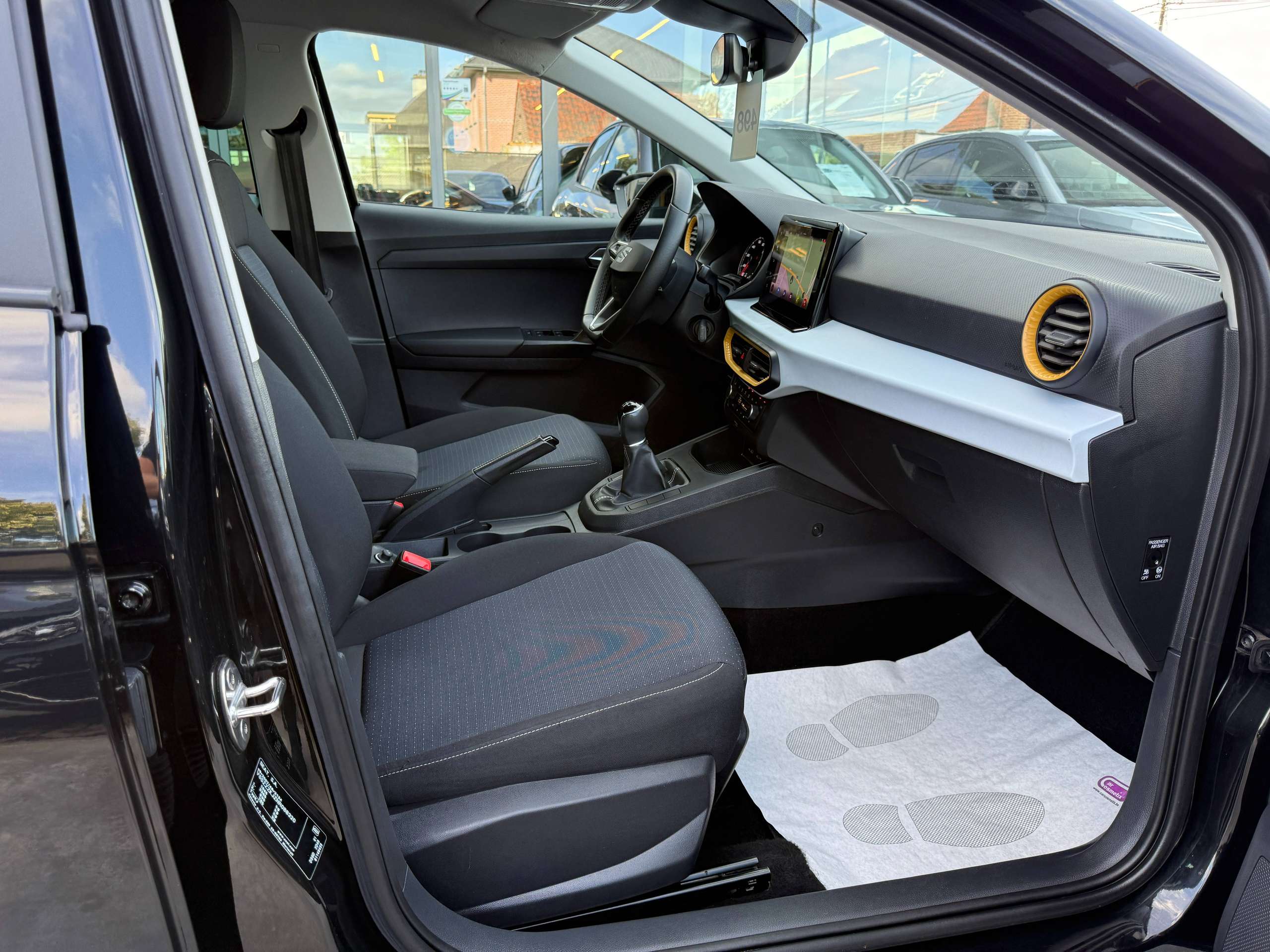 89ebc85c-8e80-4bd4-8a5c-31bfa5e0042d29-seat-ibiza-1-0i-80pk-5-deurs-navigatie-full-led-carplay-pdc-alu-bluetooth-airco.jpg