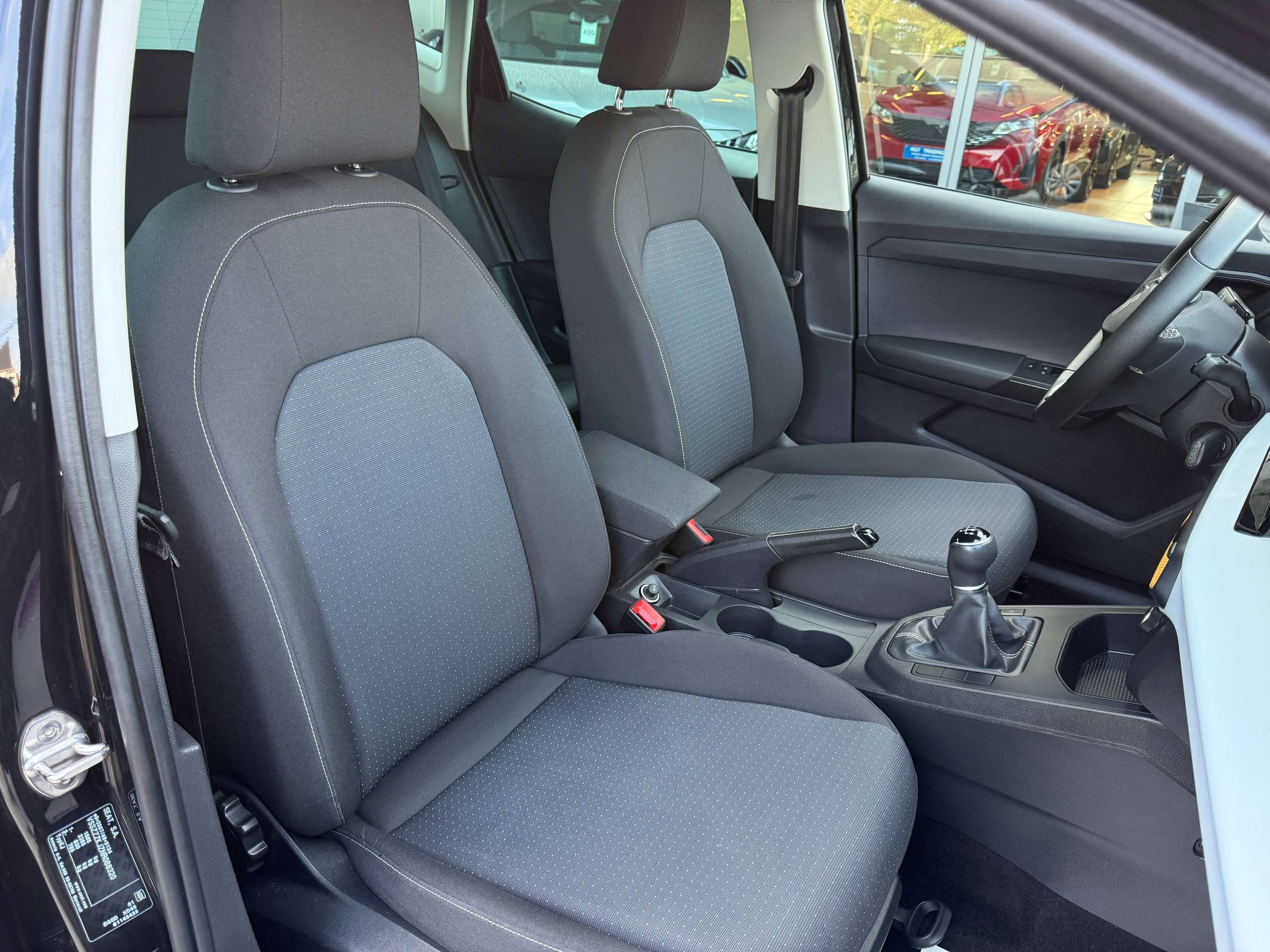 89ebc85c-8e80-4bd4-8a5c-31bfa5e0042d31-seat-ibiza-1-0i-80pk-5-deurs-navigatie-full-led-carplay-pdc-alu-bluetooth-airco.jpg