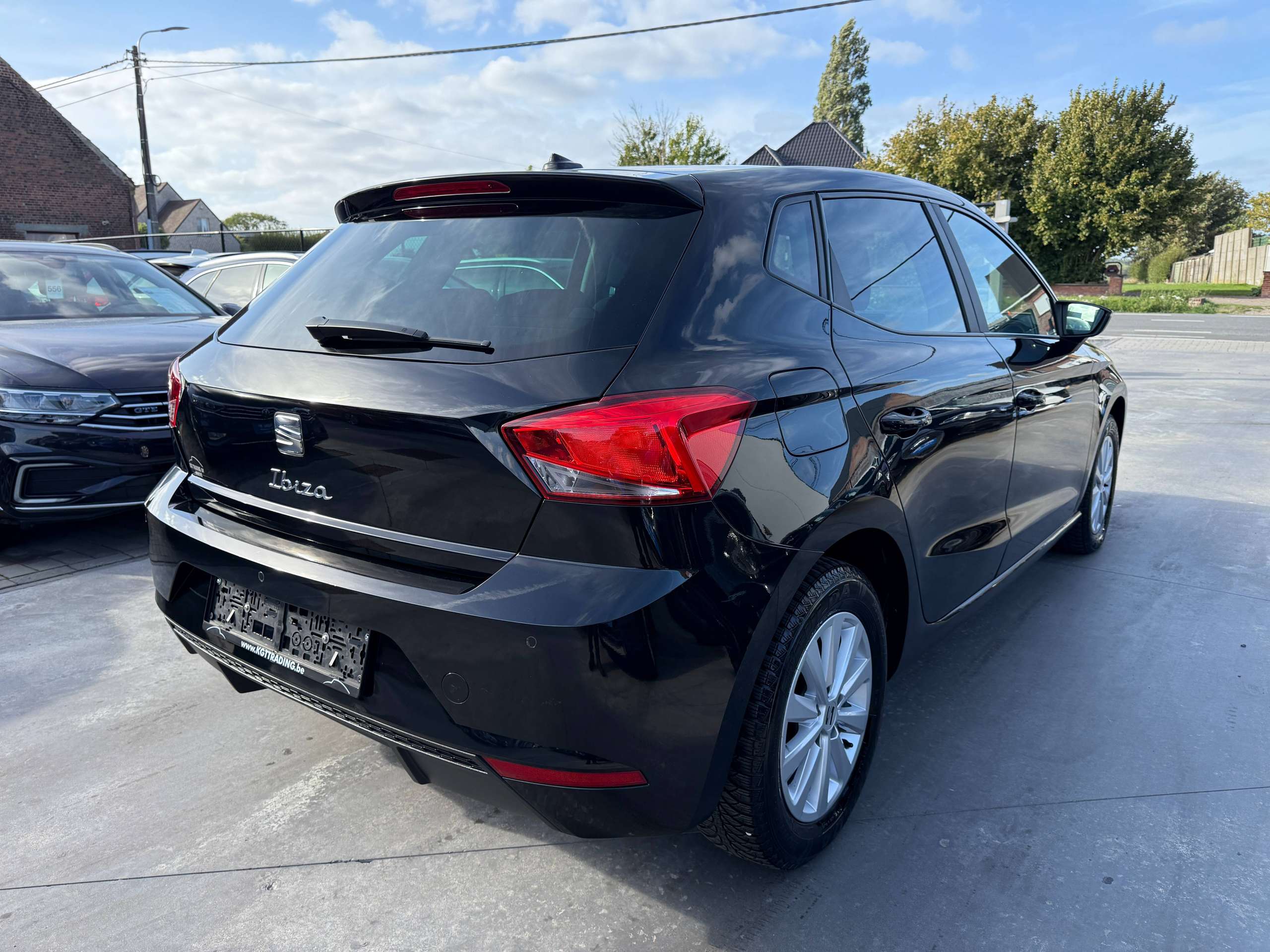 89ebc85c-8e80-4bd4-8a5c-31bfa5e0042d5-seat-ibiza-1-0i-80pk-5-deurs-navigatie-full-led-carplay-pdc-alu-bluetooth-airco.jpg