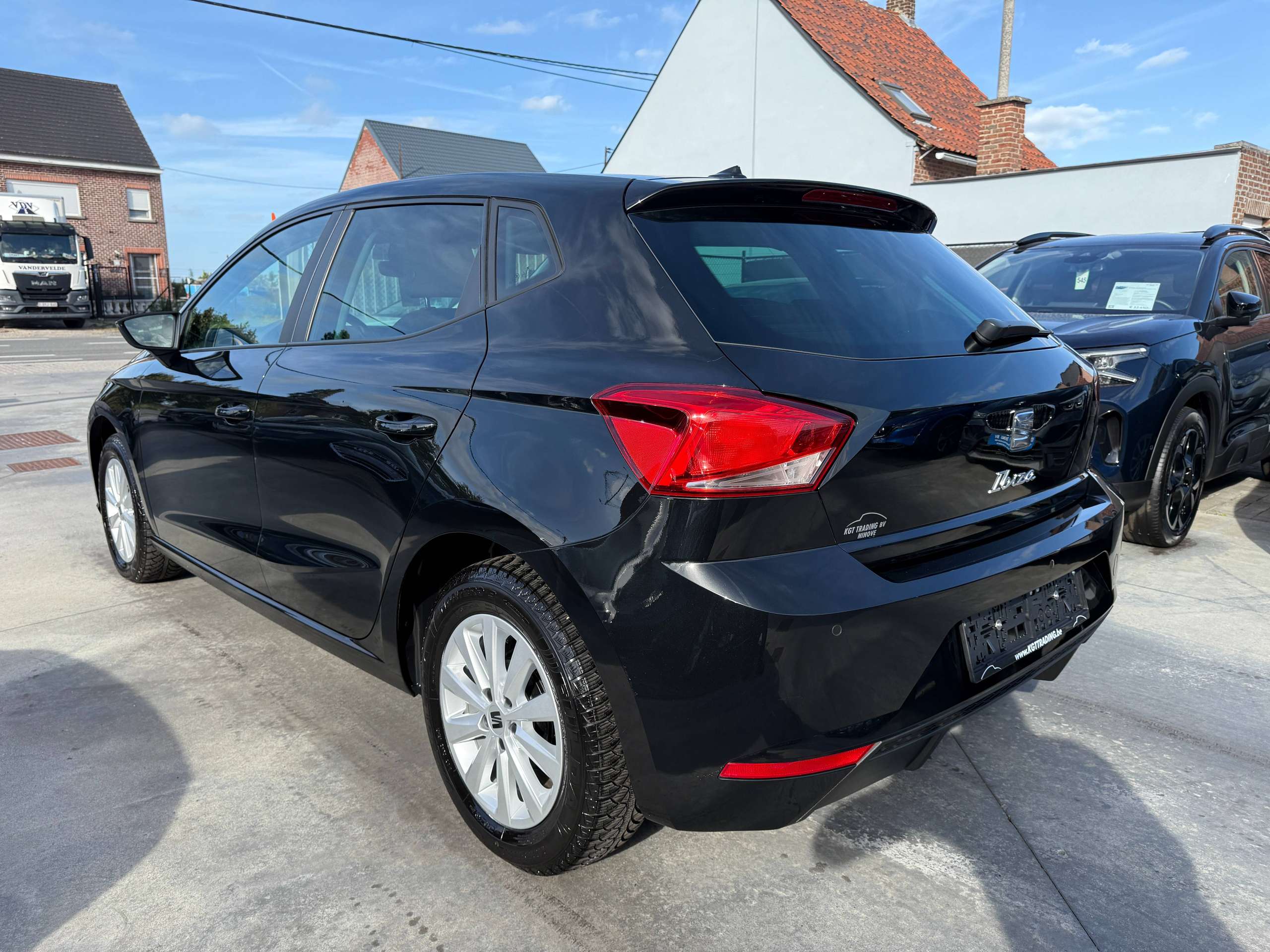 89ebc85c-8e80-4bd4-8a5c-31bfa5e0042d7-seat-ibiza-1-0i-80pk-5-deurs-navigatie-full-led-carplay-pdc-alu-bluetooth-airco.jpg