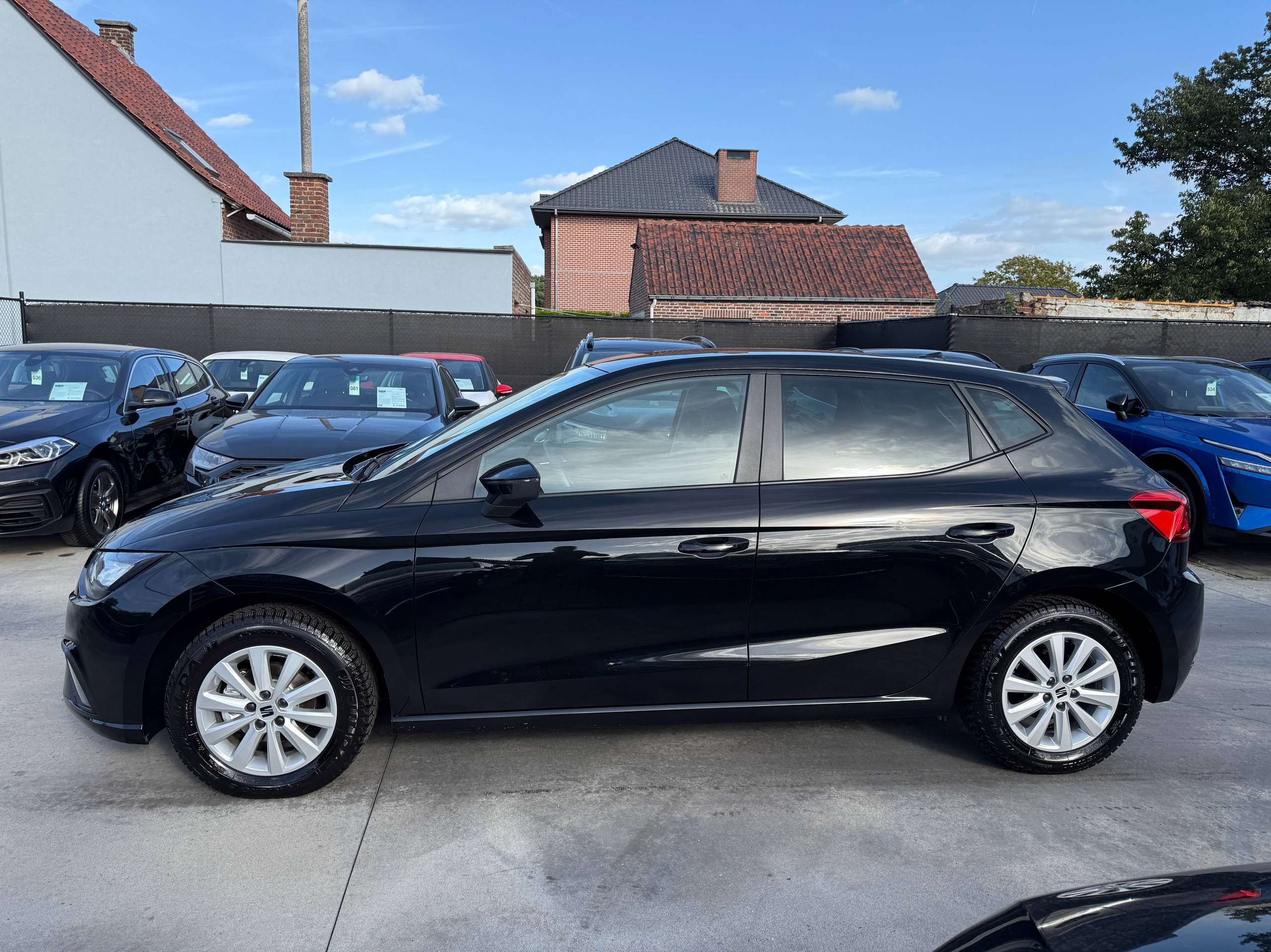 89ebc85c-8e80-4bd4-8a5c-31bfa5e0042d8-seat-ibiza-1-0i-80pk-5-deurs-navigatie-full-led-carplay-pdc-alu-bluetooth-airco.jpg