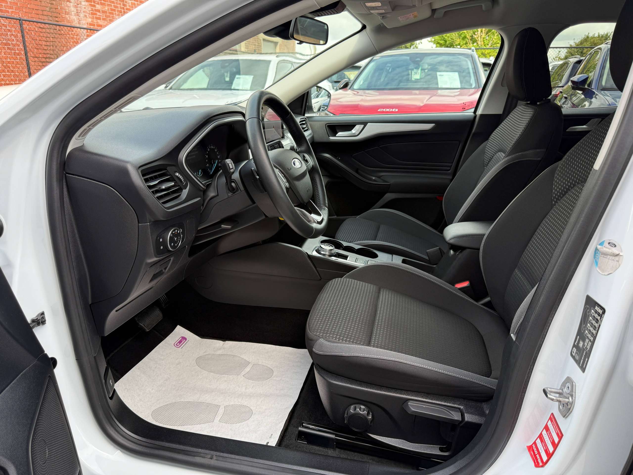 8ae359a4-1ab2-4196-8466-214e40781e4113-ford-focus-1-5-tdci-automaat-clipper-full-led-navigatie-camera-carplay-dab-trekhaak.jpg