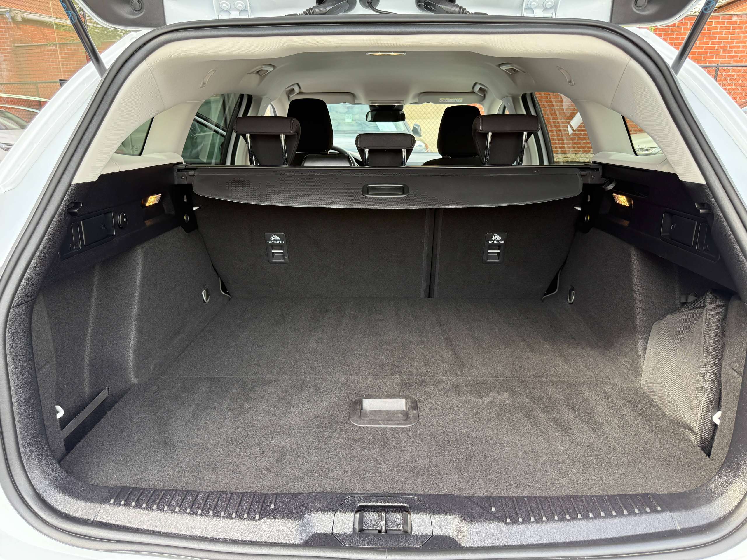 8ae359a4-1ab2-4196-8466-214e40781e4116-ford-focus-1-5-tdci-automaat-clipper-full-led-navigatie-camera-carplay-dab-trekhaak.jpg