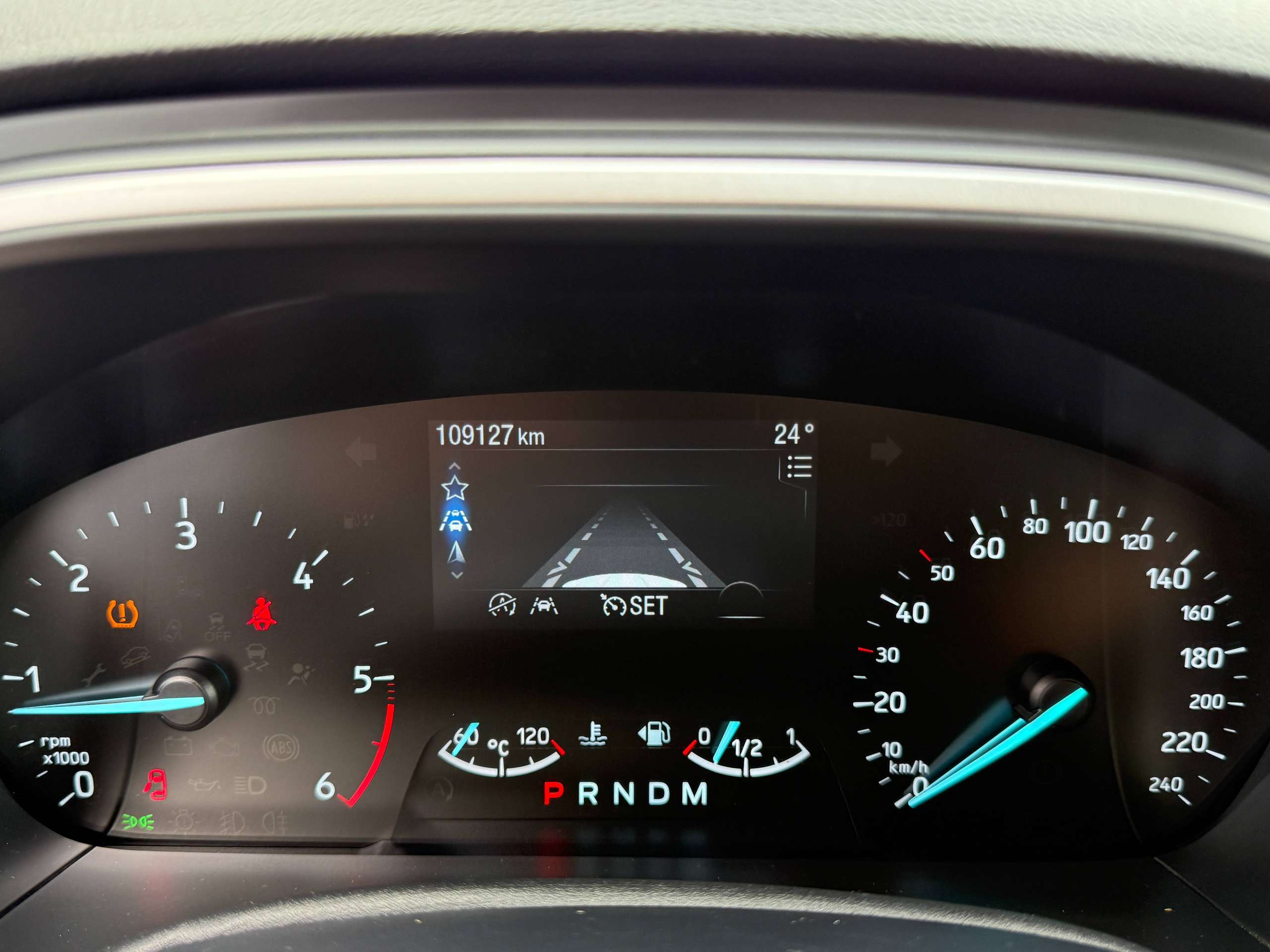 8ae359a4-1ab2-4196-8466-214e40781e4119-ford-focus-1-5-tdci-automaat-clipper-full-led-navigatie-camera-carplay-dab-trekhaak.jpg