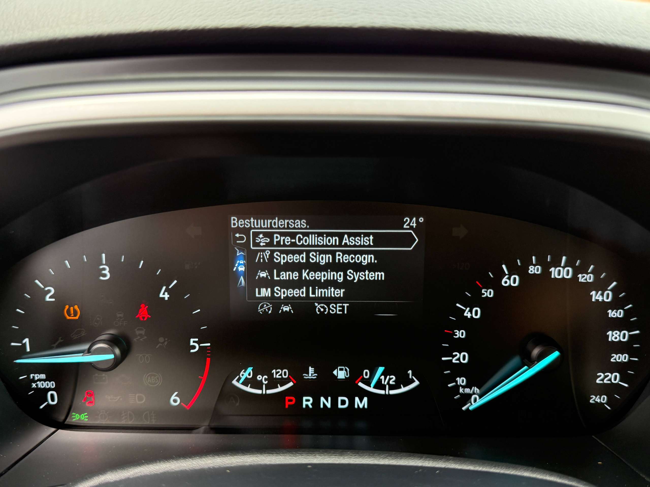 8ae359a4-1ab2-4196-8466-214e40781e4120-ford-focus-1-5-tdci-automaat-clipper-full-led-navigatie-camera-carplay-dab-trekhaak.jpg