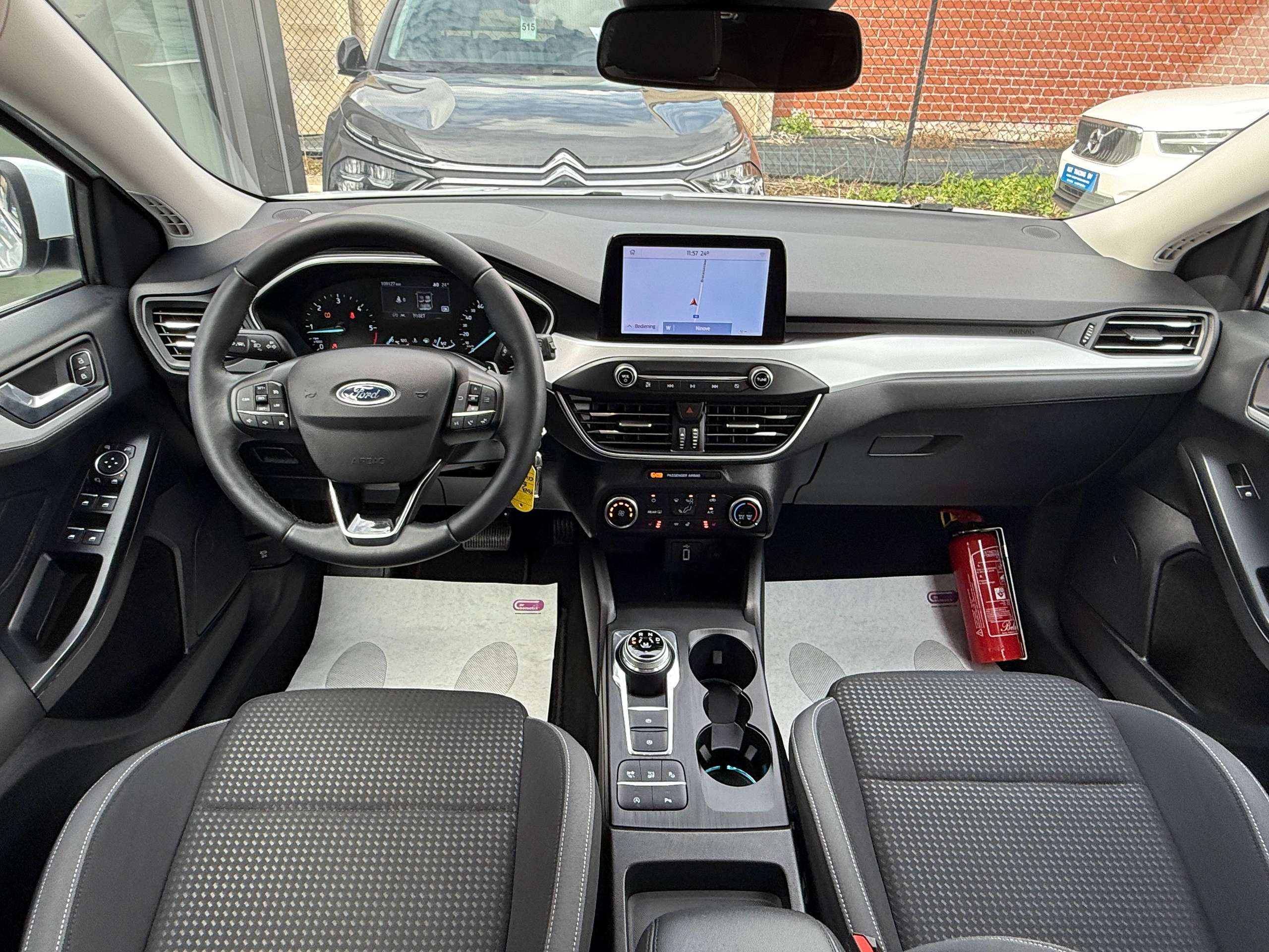 8ae359a4-1ab2-4196-8466-214e40781e4133-ford-focus-1-5-tdci-automaat-clipper-full-led-navigatie-camera-carplay-dab-trekhaak.jpg