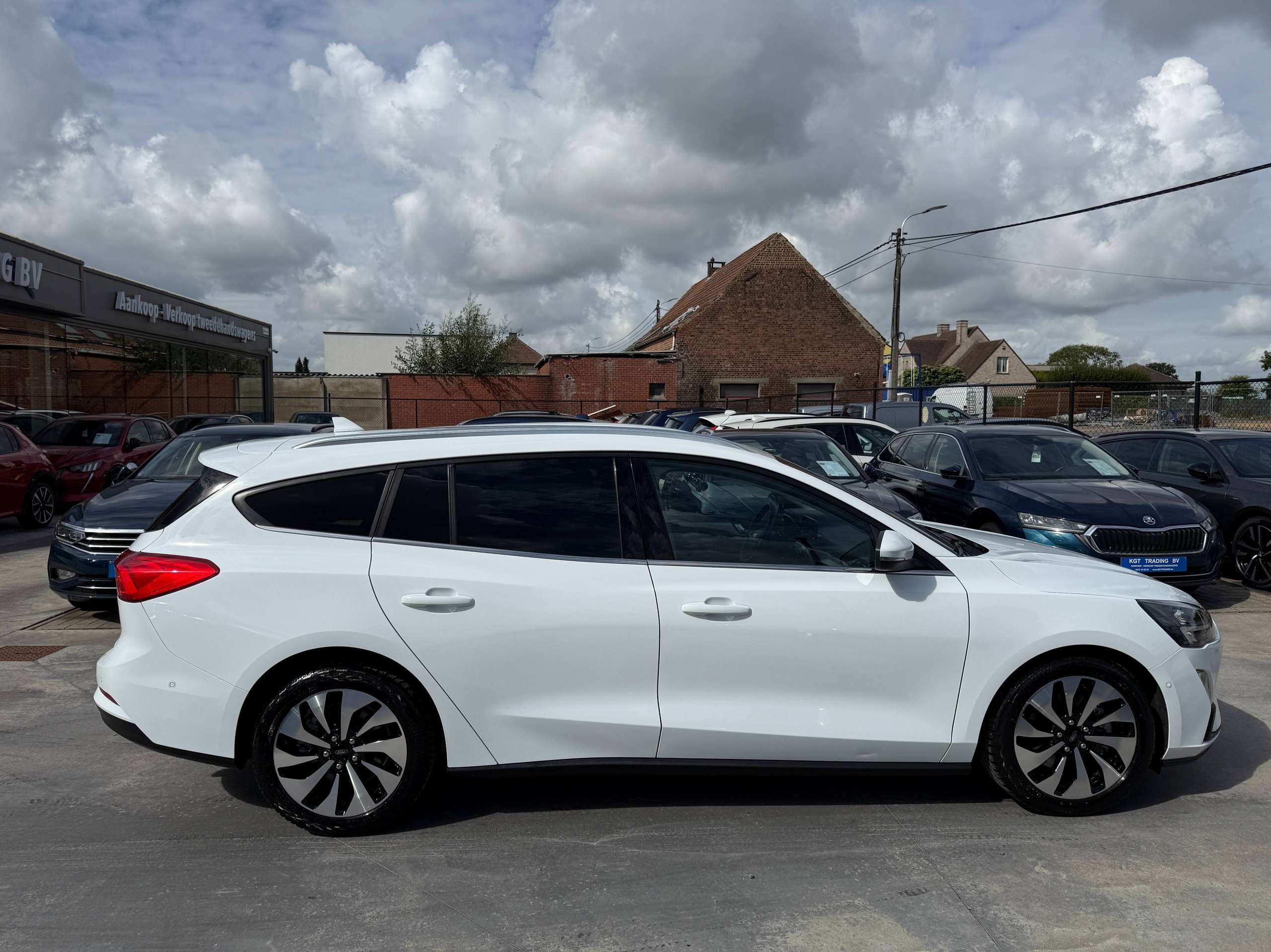 8ae359a4-1ab2-4196-8466-214e40781e414-ford-focus-1-5-tdci-automaat-clipper-full-led-navigatie-camera-carplay-dab-trekhaak.jpg