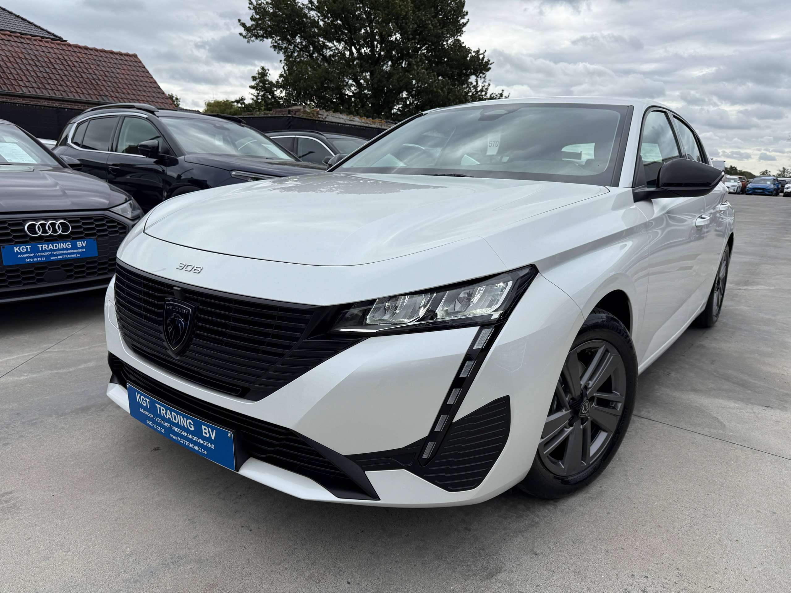 8afda8e2-235c-42f7-8a26-0b19f86080e41-peugeot-308-1-2i-130pk-automaat-5-deurs-full-led-carplay-navigatie-bluetooth-pdc-alu.jpg