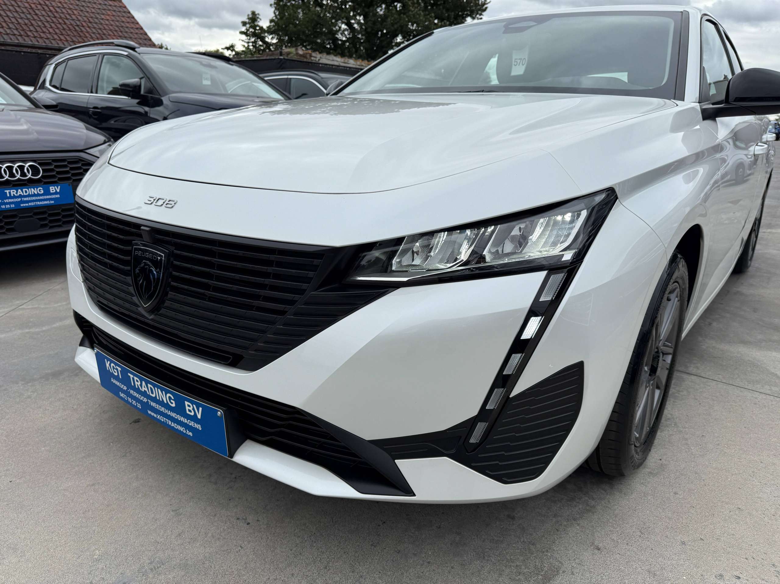 8afda8e2-235c-42f7-8a26-0b19f86080e410-peugeot-308-1-2i-130pk-automaat-5-deurs-full-led-carplay-navigatie-bluetooth-pdc-alu.jpg