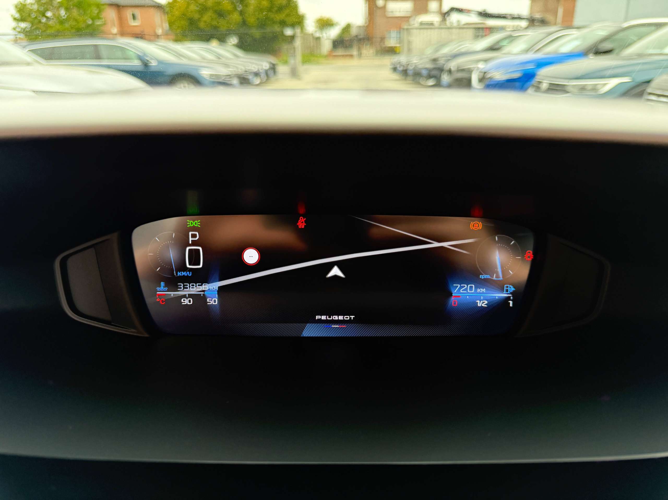 8afda8e2-235c-42f7-8a26-0b19f86080e417-peugeot-308-1-2i-130pk-automaat-5-deurs-full-led-carplay-navigatie-bluetooth-pdc-alu.jpg