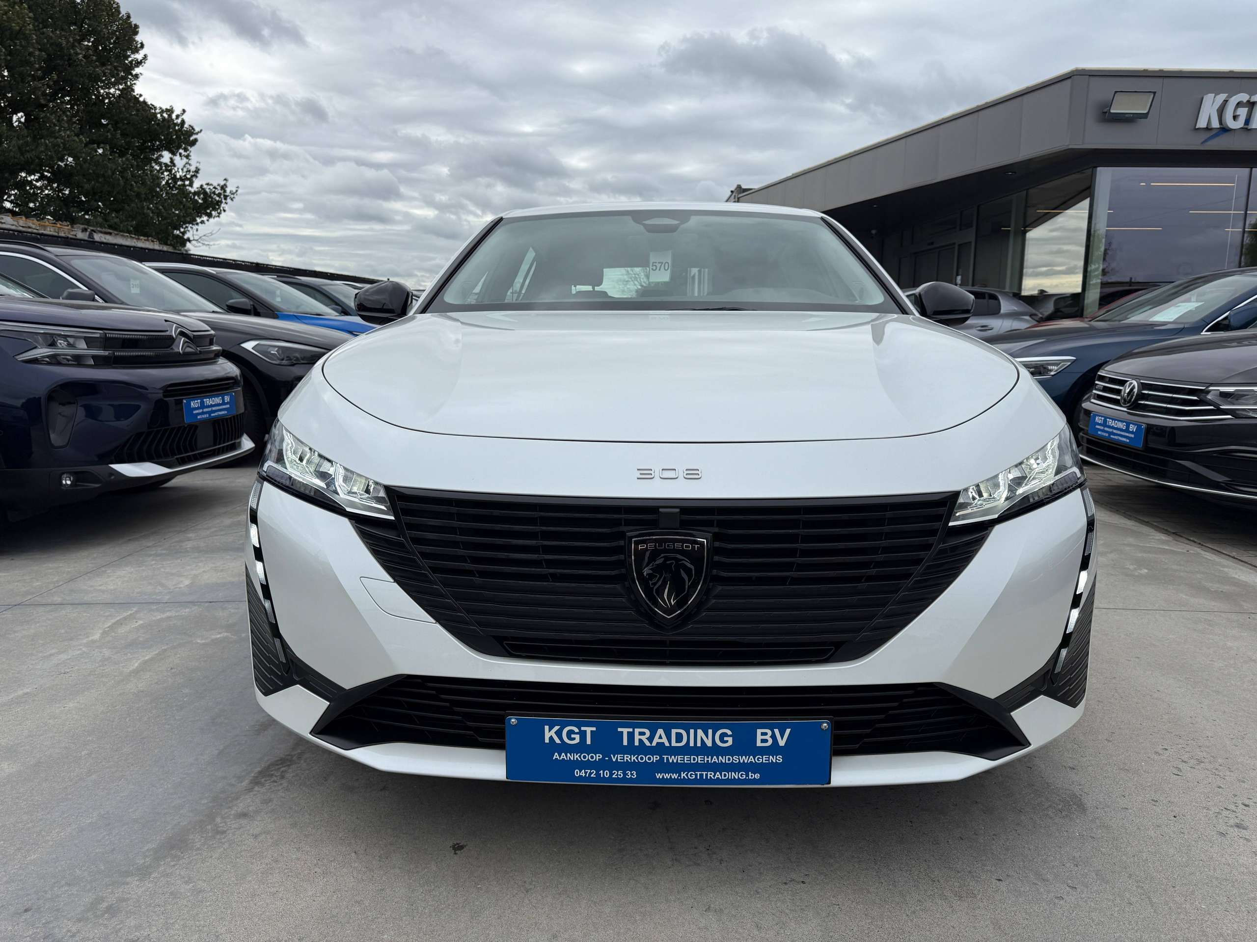 8afda8e2-235c-42f7-8a26-0b19f86080e42-peugeot-308-1-2i-130pk-automaat-5-deurs-full-led-carplay-navigatie-bluetooth-pdc-alu.jpg