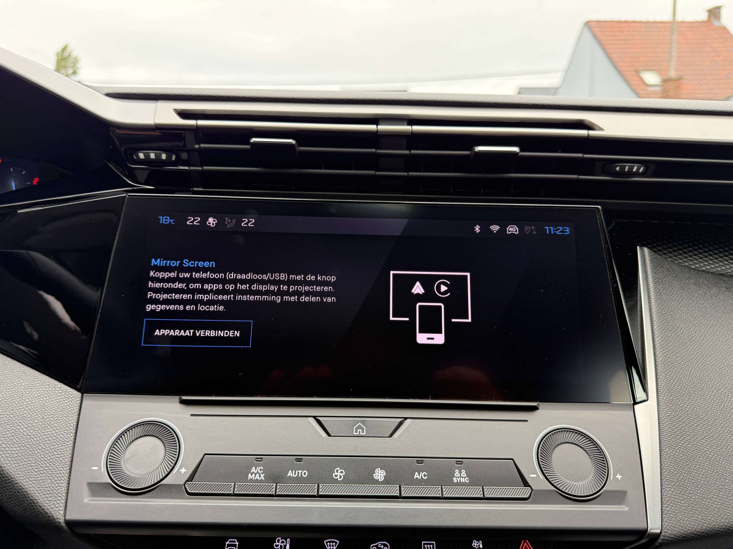 8afda8e2-235c-42f7-8a26-0b19f86080e423-peugeot-308-1-2i-130pk-automaat-5-deurs-full-led-carplay-navigatie-bluetooth-pdc-alu.jpg