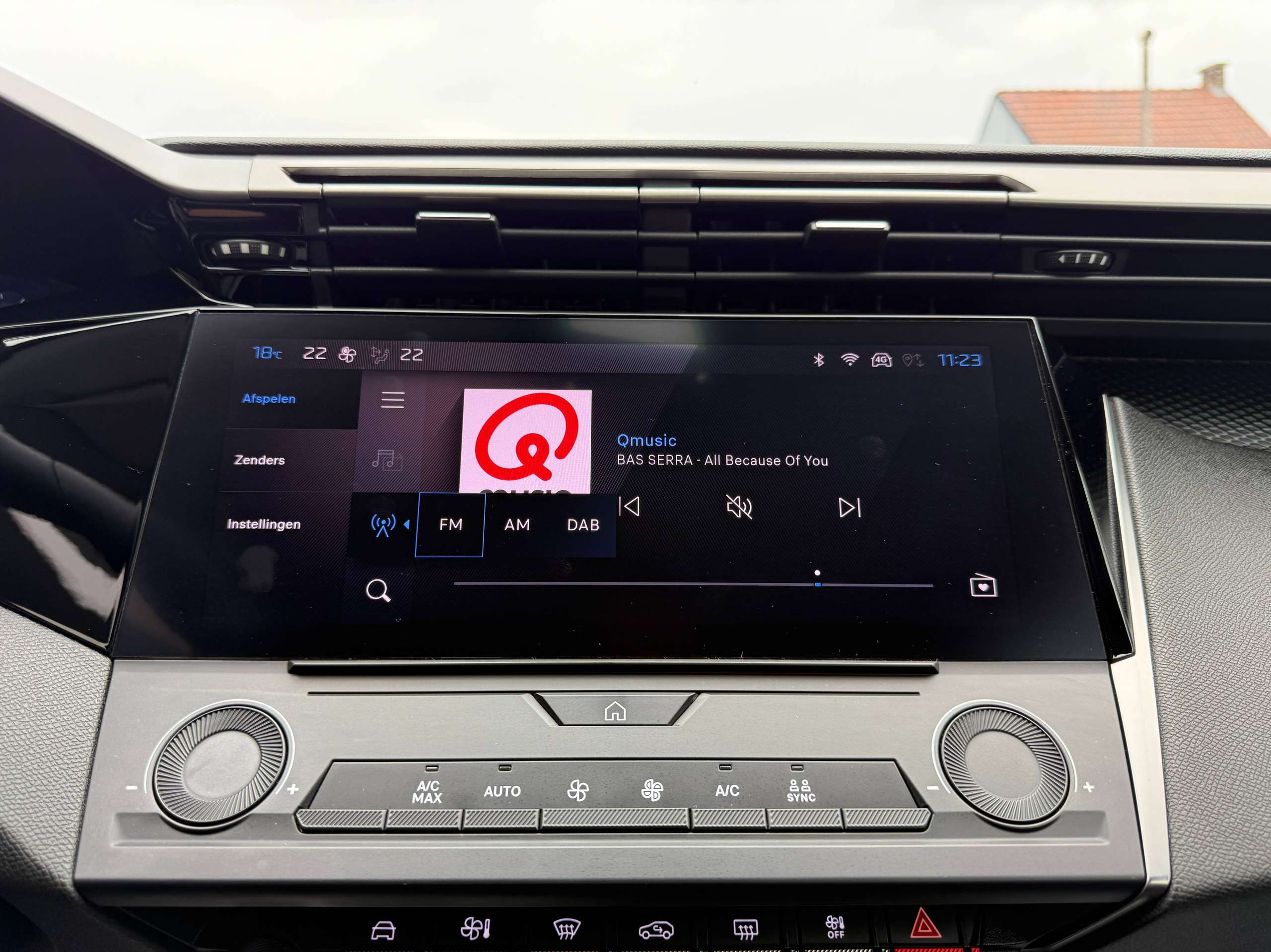8afda8e2-235c-42f7-8a26-0b19f86080e424-peugeot-308-1-2i-130pk-automaat-5-deurs-full-led-carplay-navigatie-bluetooth-pdc-alu.jpg